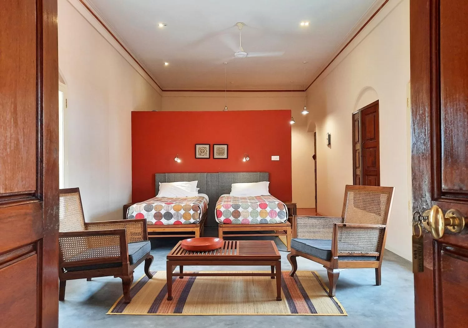 Photo of the whole room, Bed in Saratha Vilas Chettinad