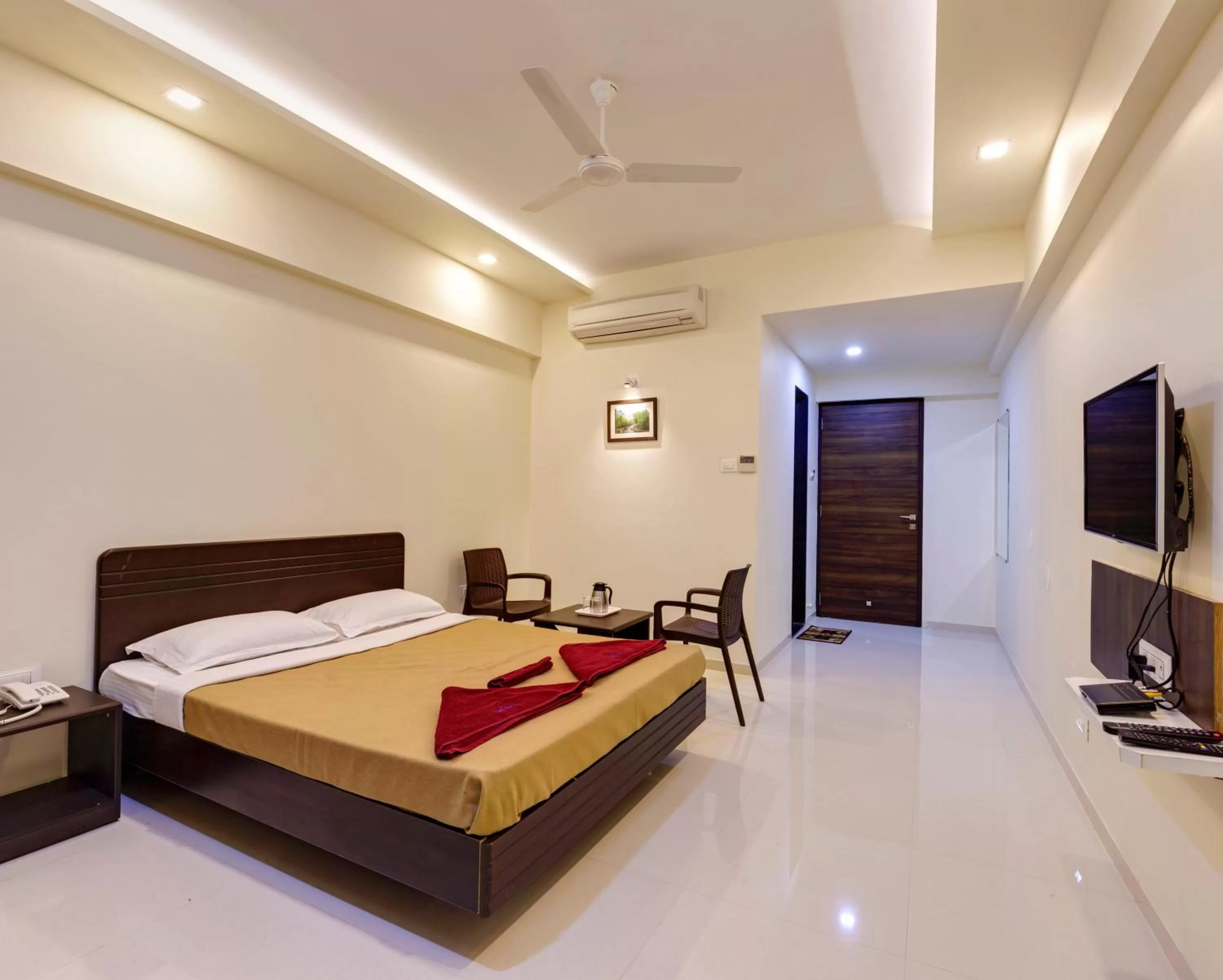 Bedroom, Bed in Hotel Galaxy Inn Kolhapur