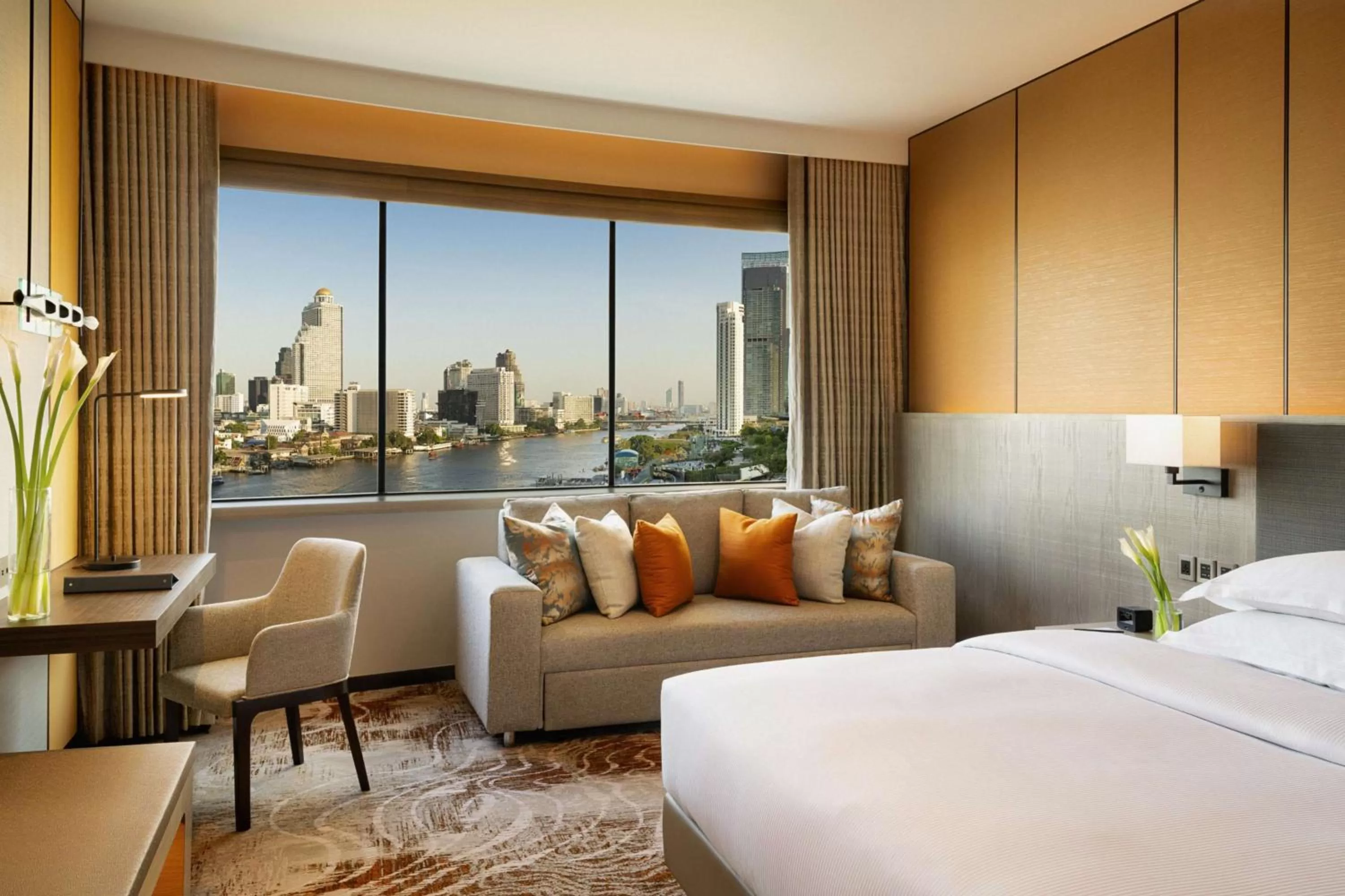 King Family River View in Millennium Hilton Bangkok