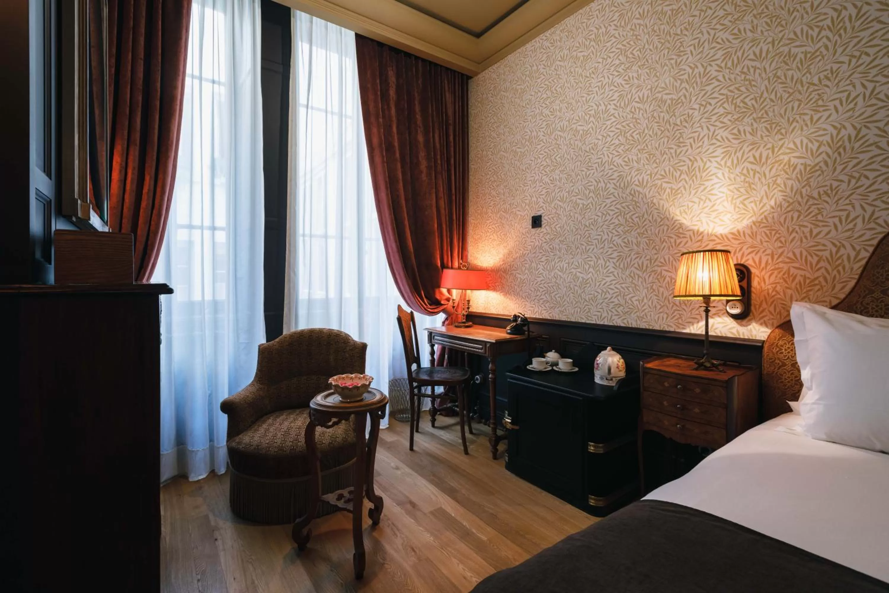 Seating area, Bed in Bayard Bellecour