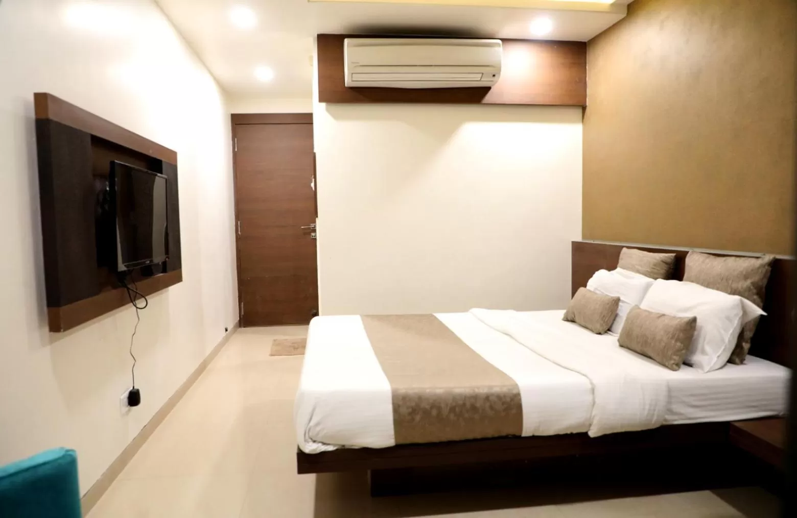 Adarsh Palace Hotel Near Bhopal Railway Station and Nadra Bus Stand Bhopal