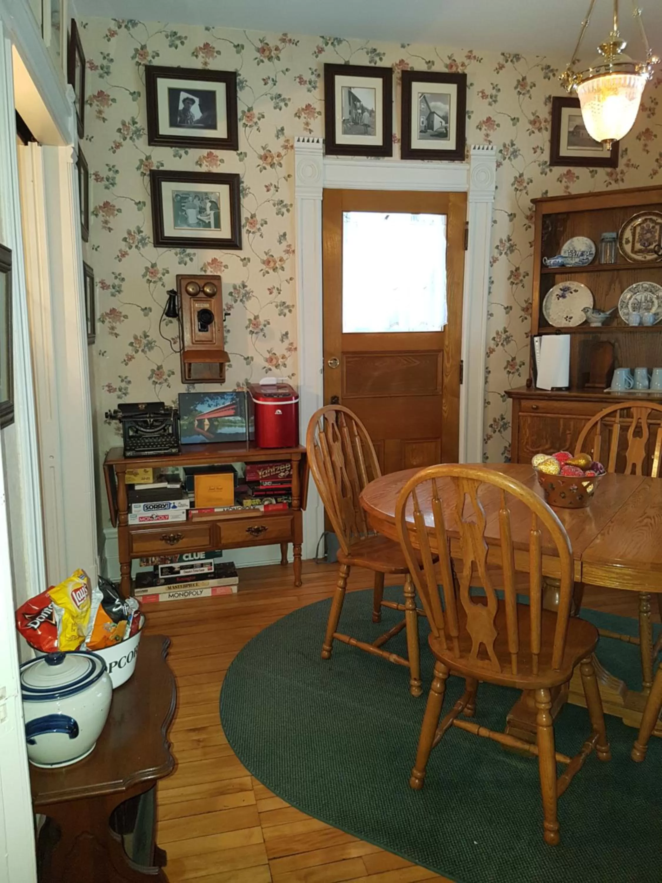 Coffee/tea facilities, Restaurant/Places to Eat in Les Trois Erables Boutique Inn