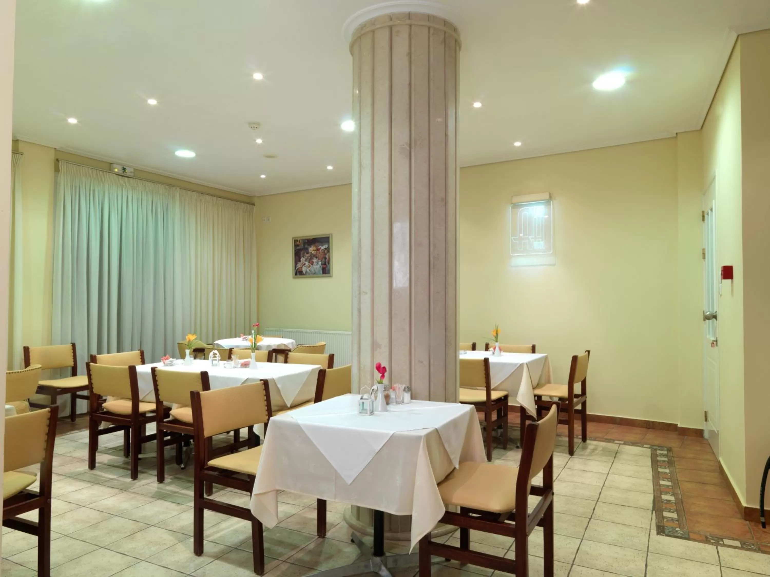 Restaurant/places to eat in Alex Hotel