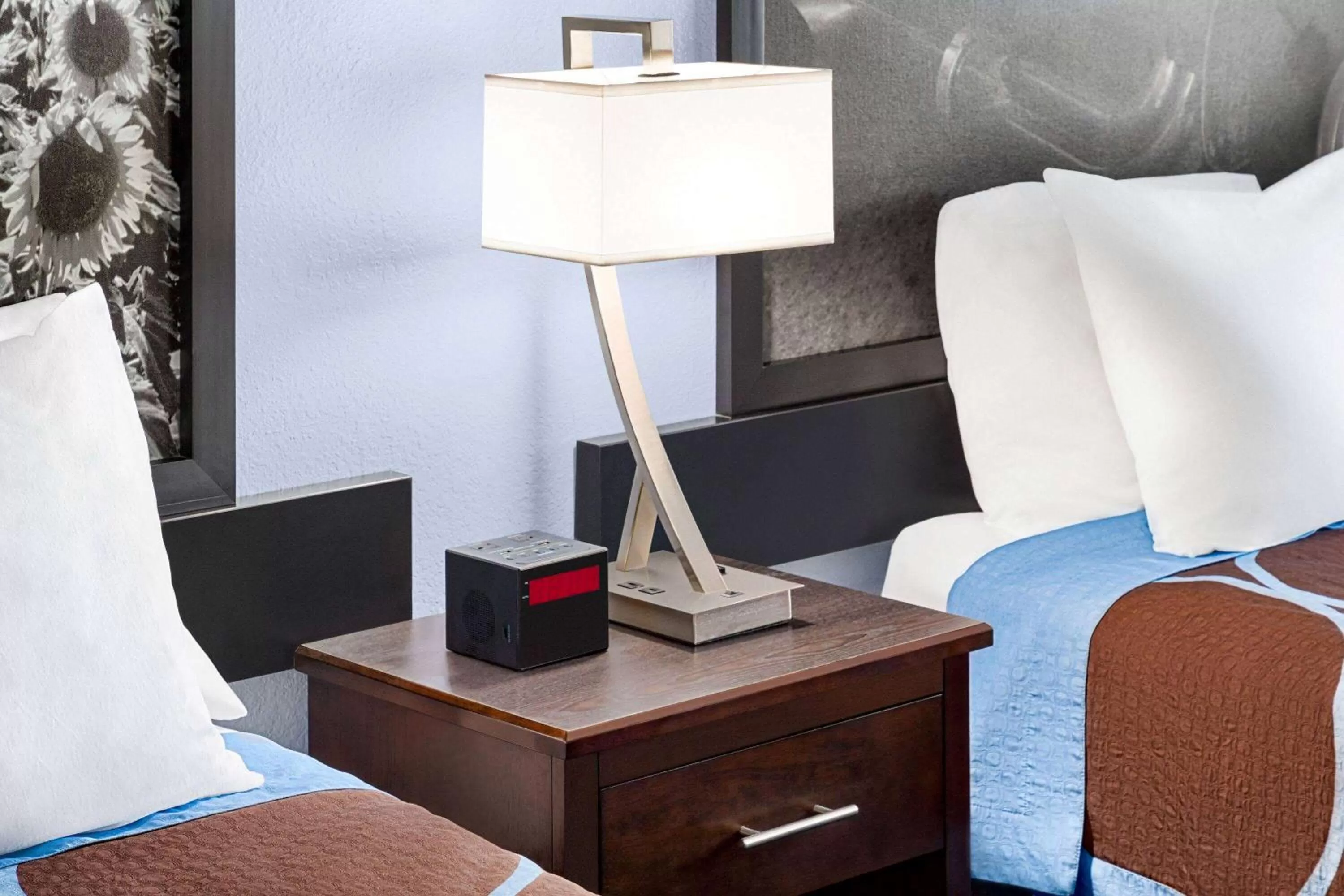 Bedroom in Super 8 by Wyndham Lenexa Overland Park Area/Mall Area