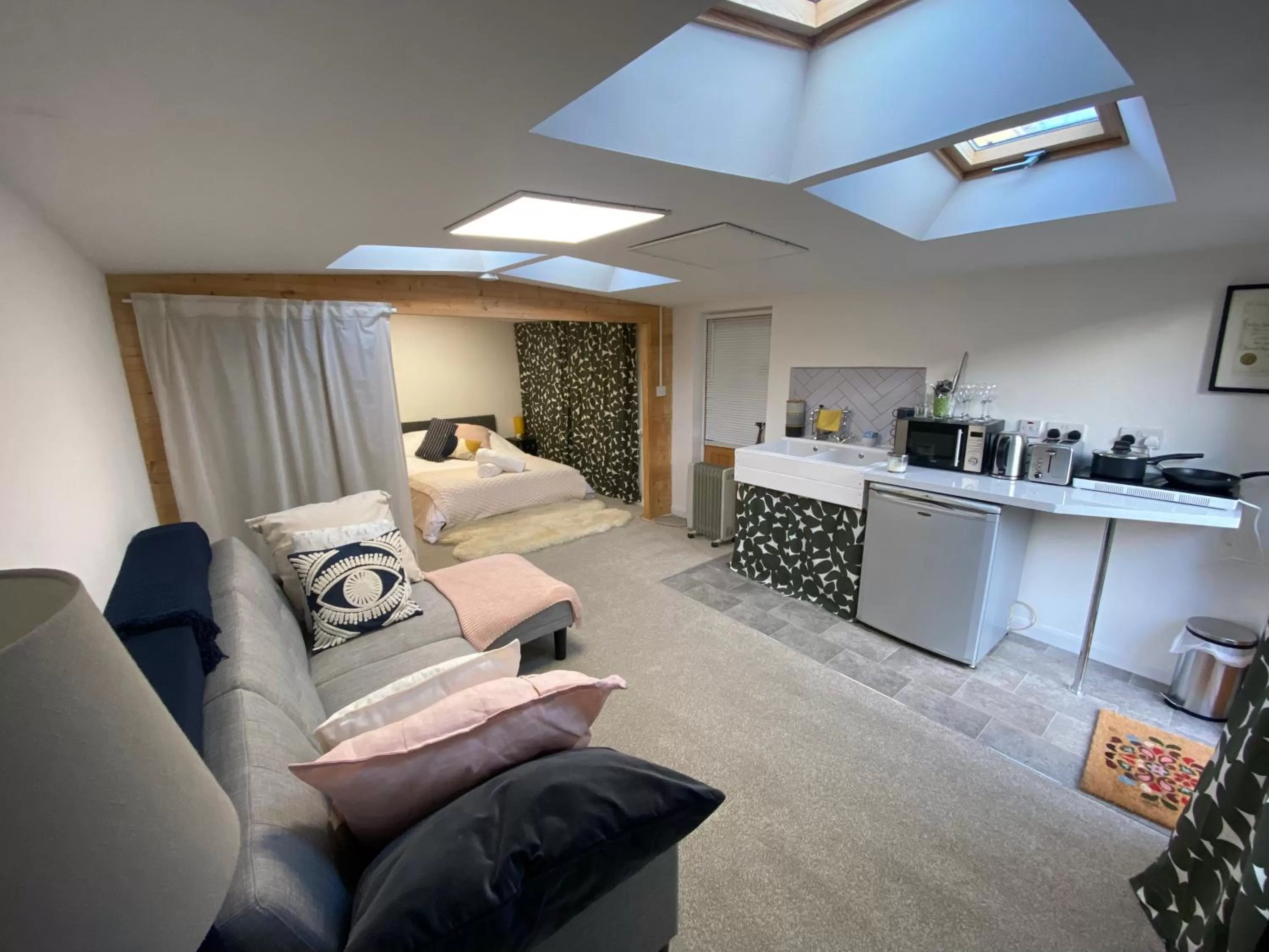 Bed, Seating Area in The Dragonfly BNB, Glastonbury