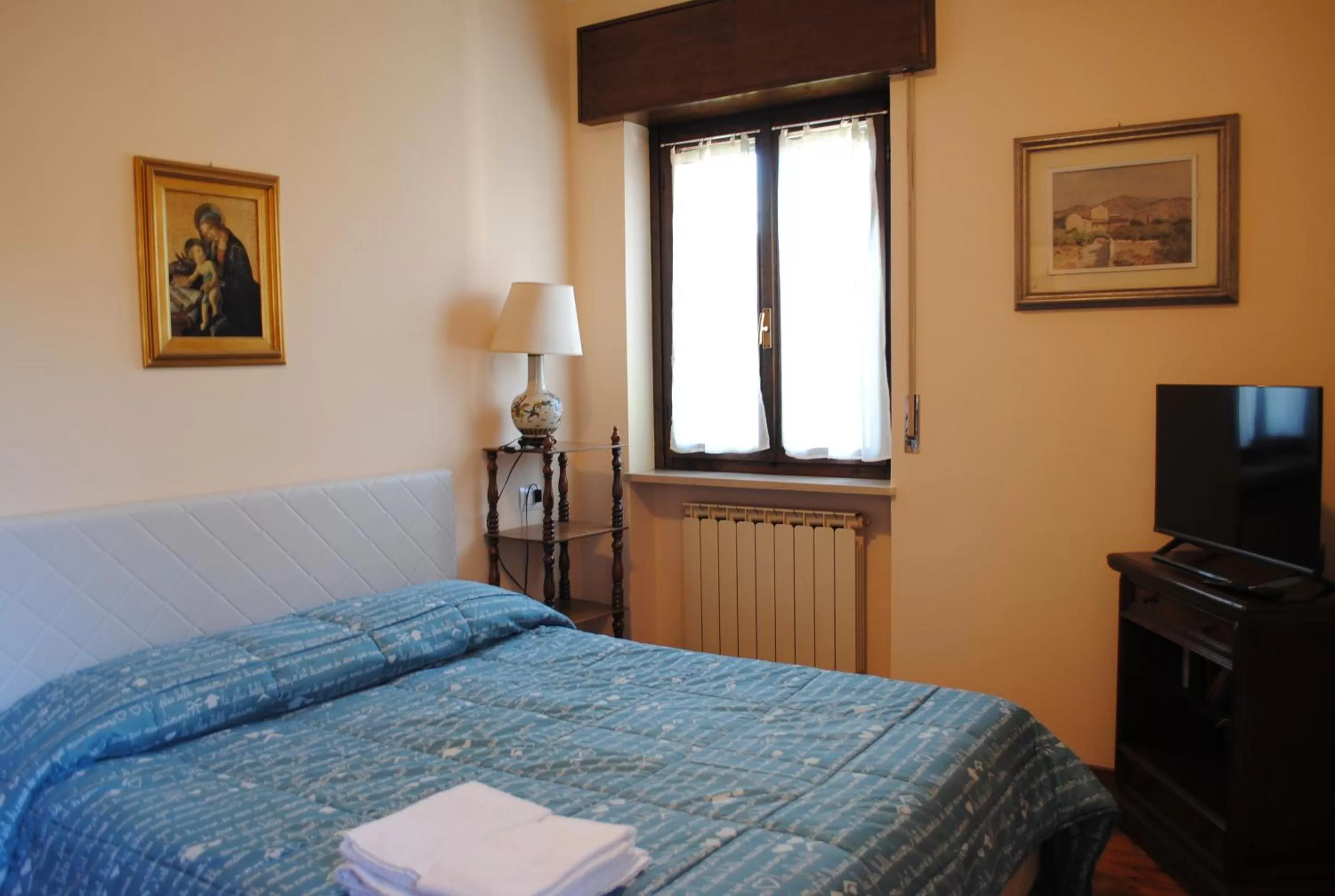 Bedroom, Bed in AGRITURISMO MELOGRANO D'ORO