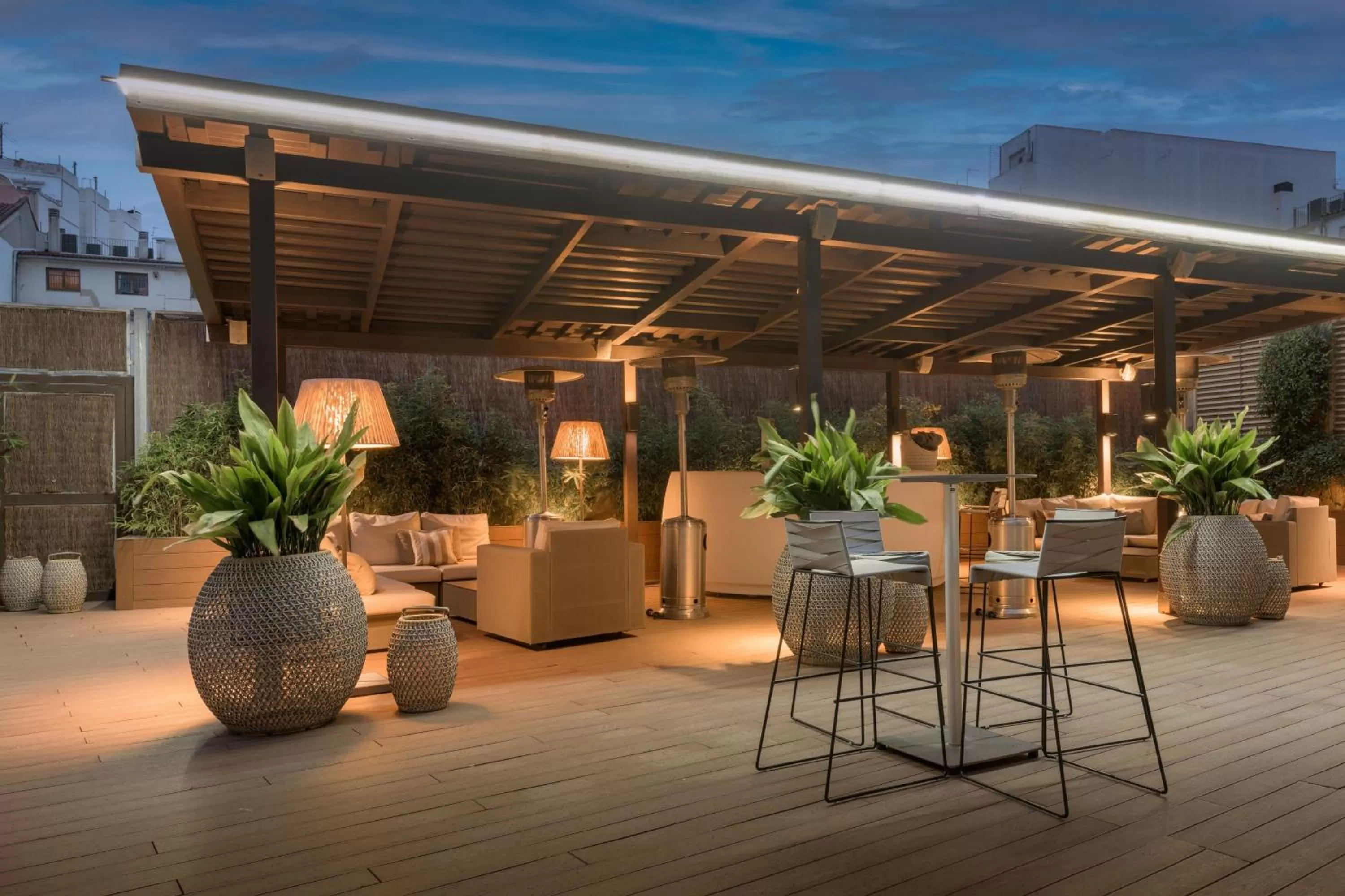 Restaurant/places to eat in SH Colón Valencia