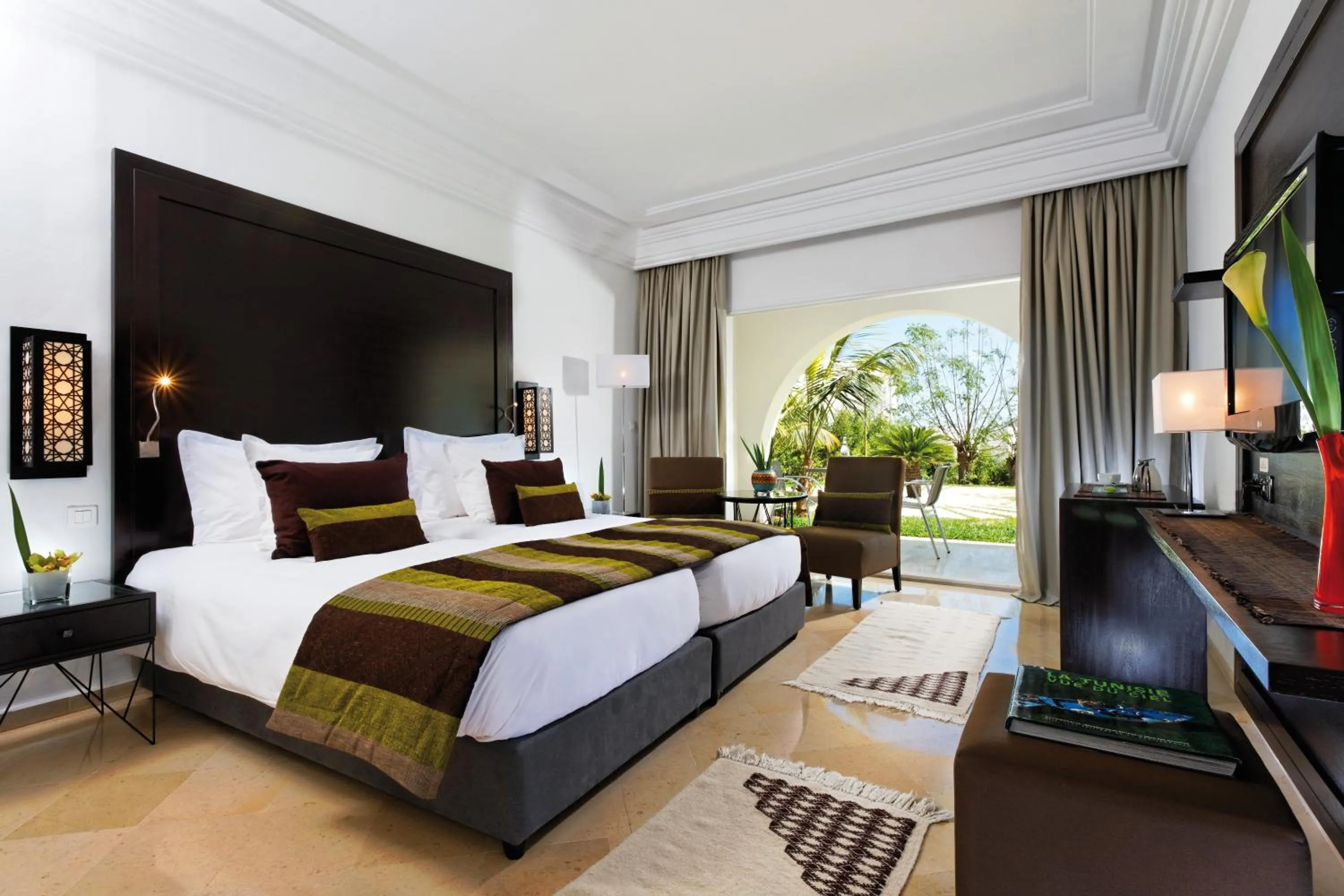 Bed in Mövenpick Hotel Gammarth Tunis