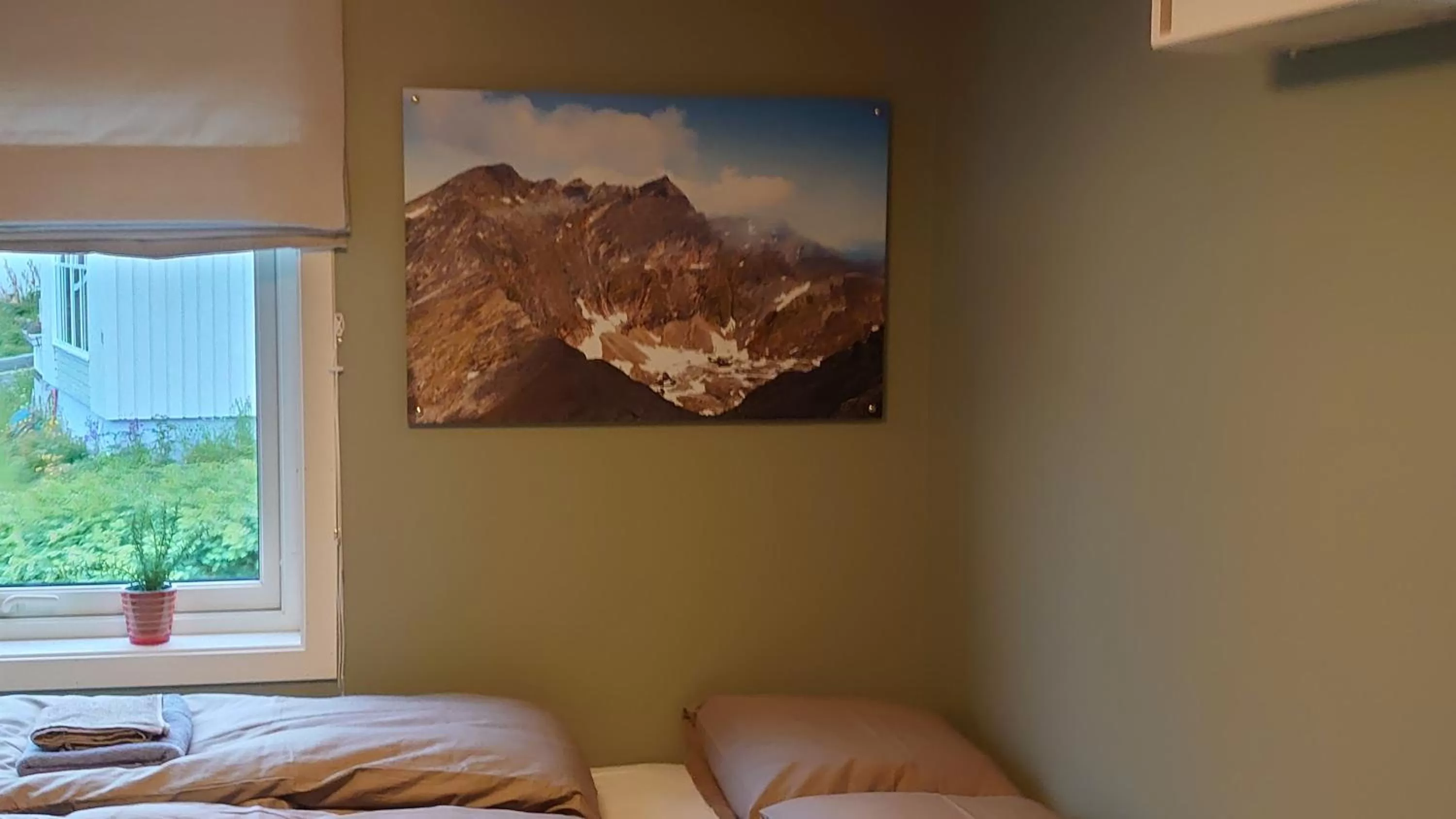 Photo of the whole room, Bed in På Hjørnet Gjestehus