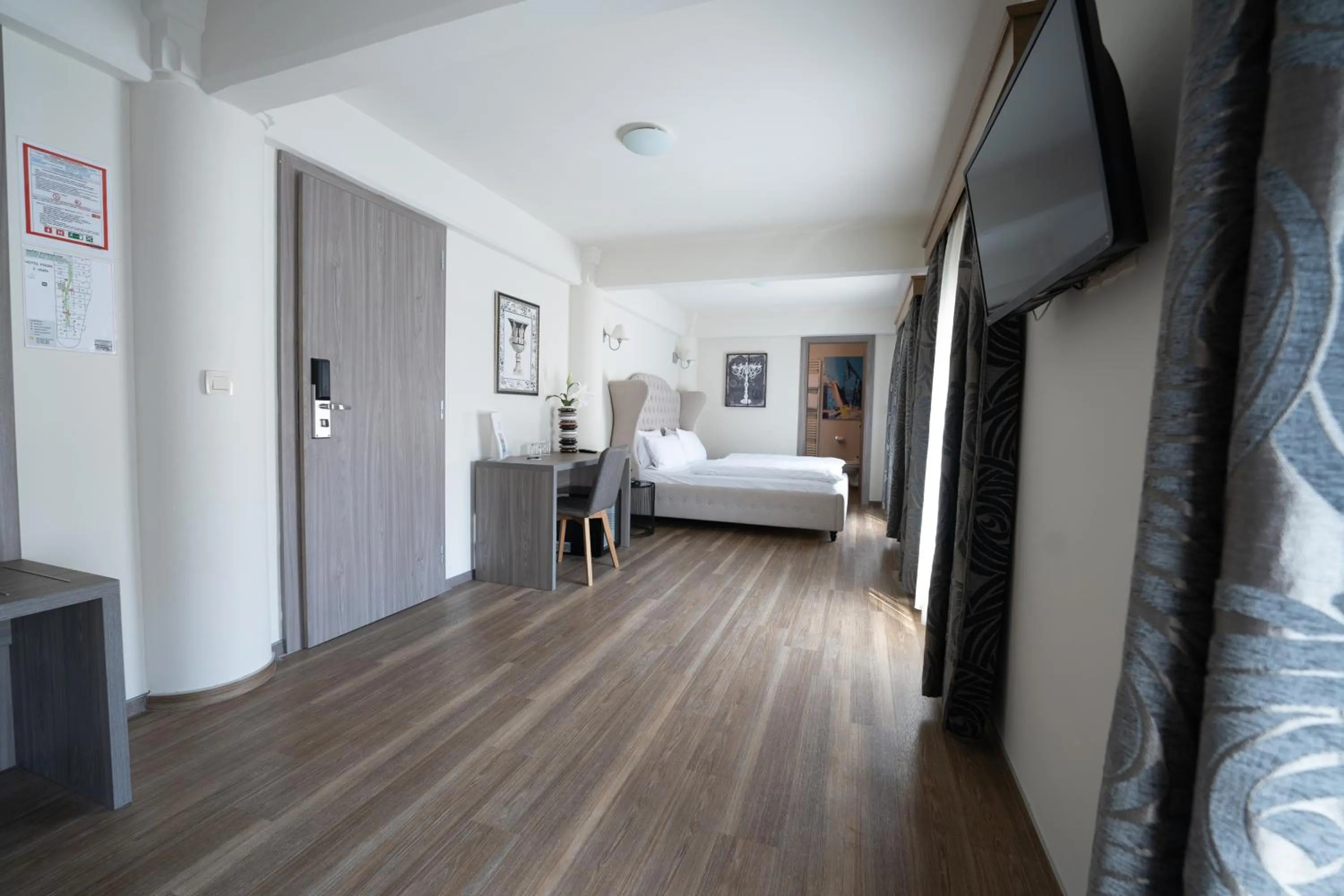 Photo of the whole room, Bed in Hotel Piran