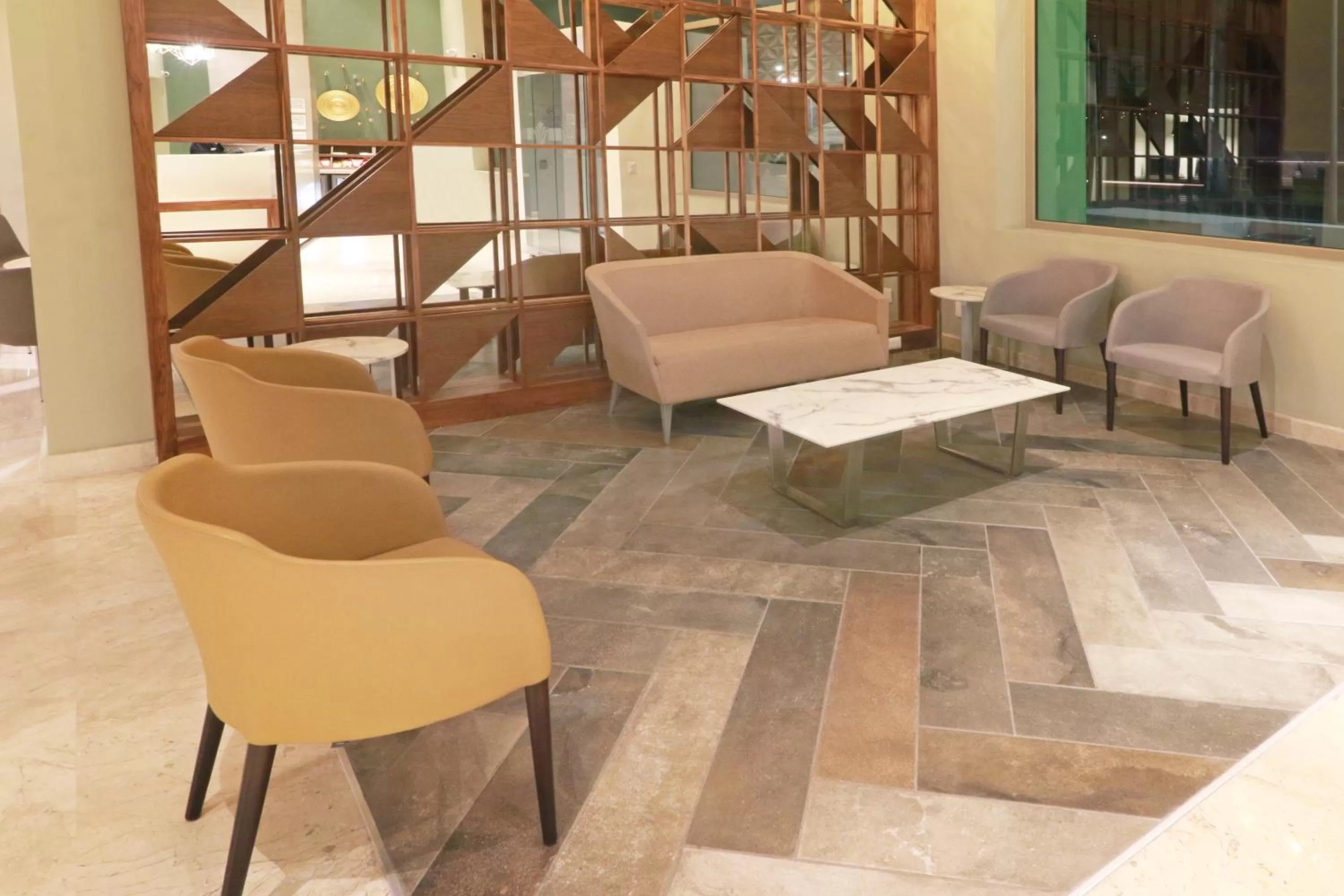 Lobby or reception in Wyndham Garden Monterrey Valle Real