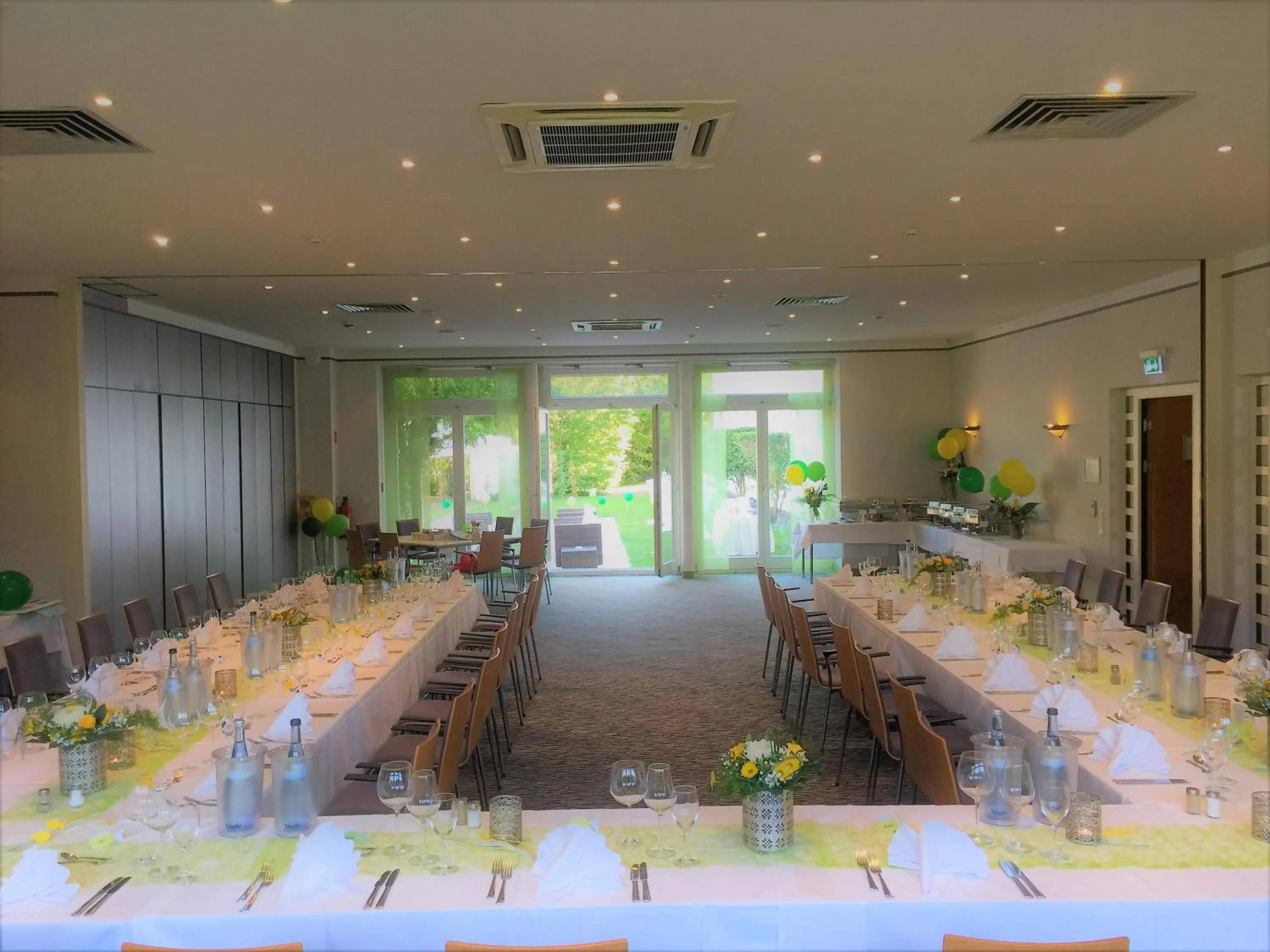 Restaurant/places to eat in Hotel Ambiente Walldorf