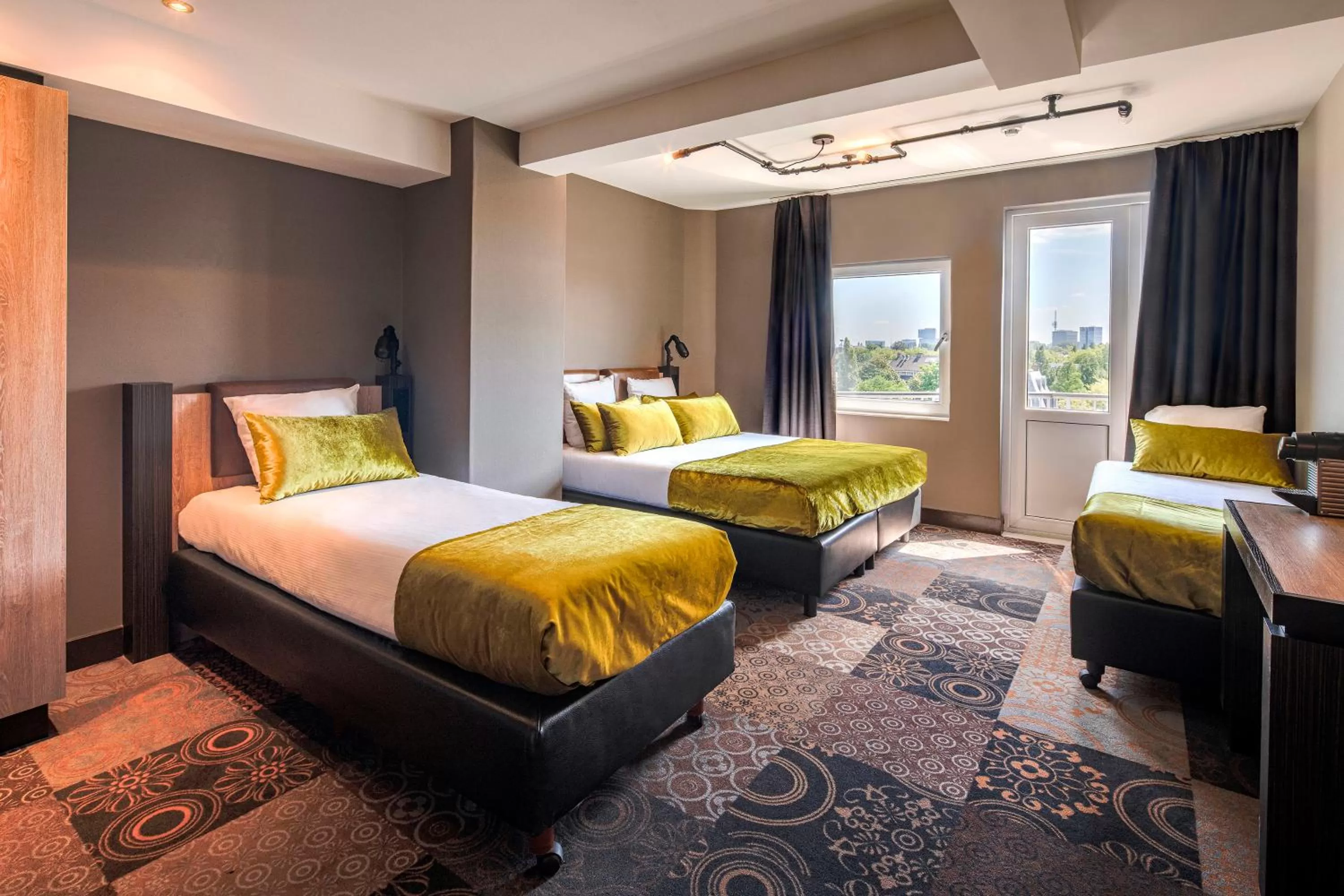 Other, Bed in The Alfred Hotel