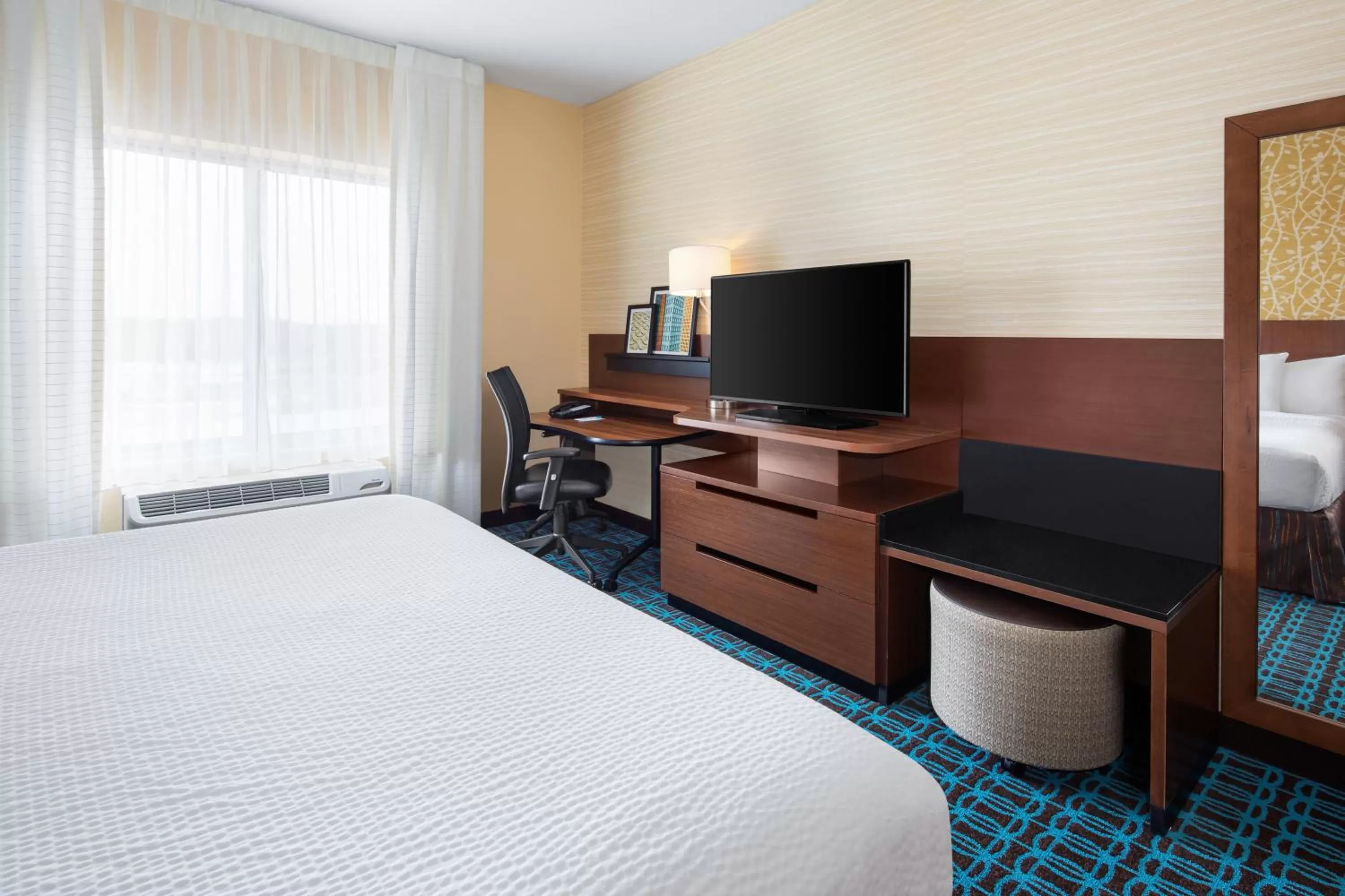 Bedroom, Bed in Fairfield Inn & Suites by Marriott Poplar Bluff