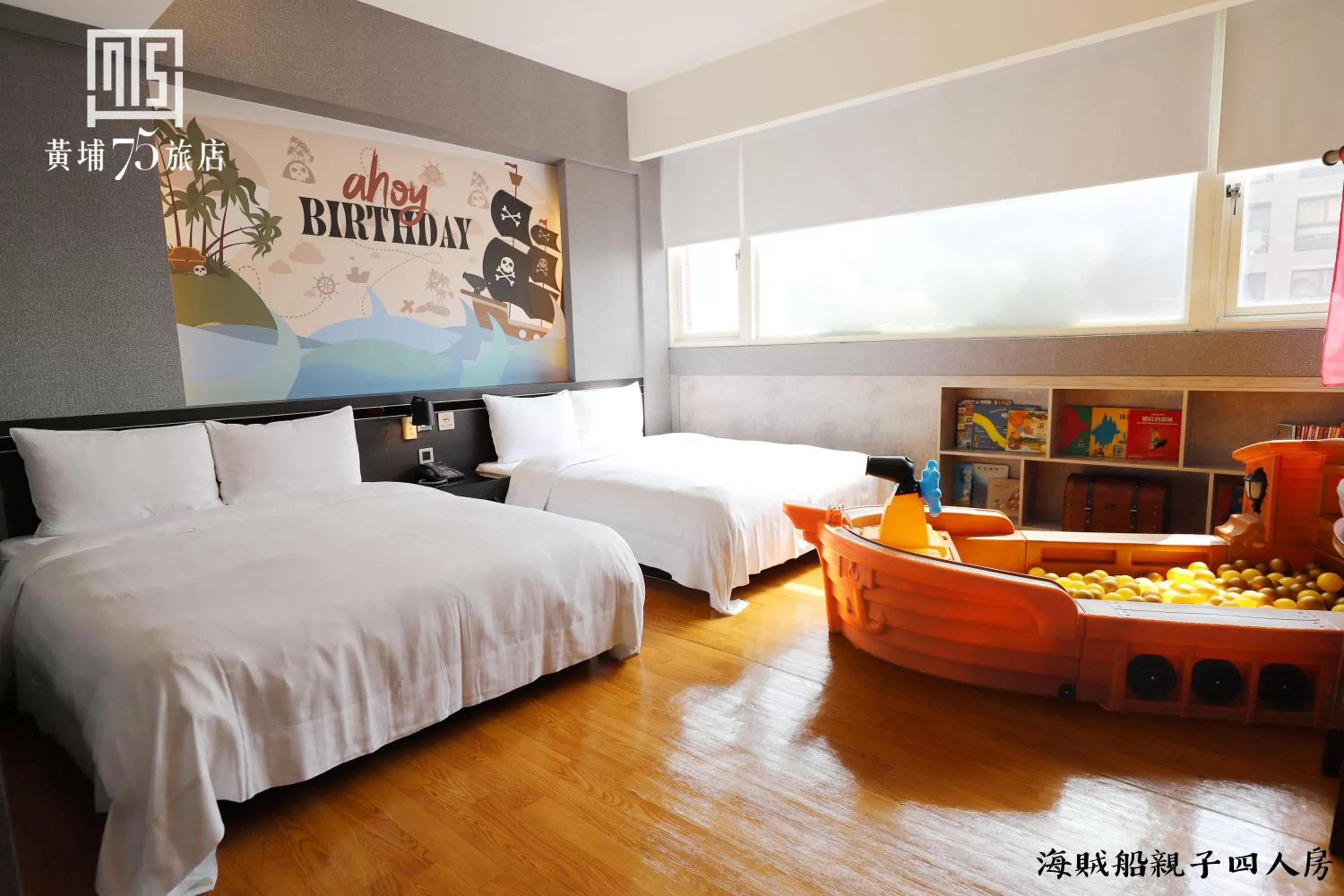 Photo of the whole room, Bed in Military 75 Hotel