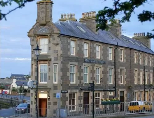 Facade/entrance in Mackays Hotel