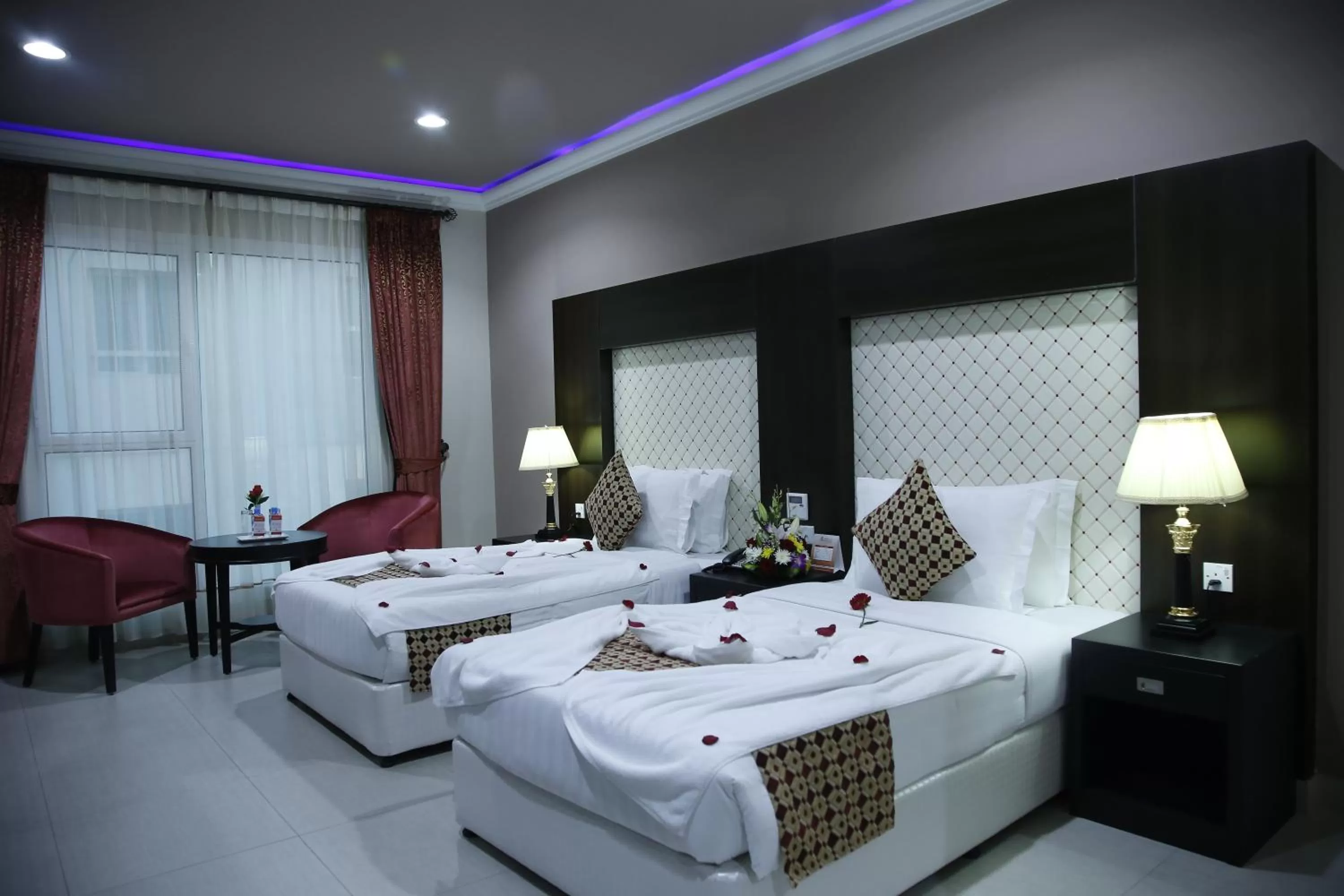 Bedroom, Bed in Crystal Palace Hotel