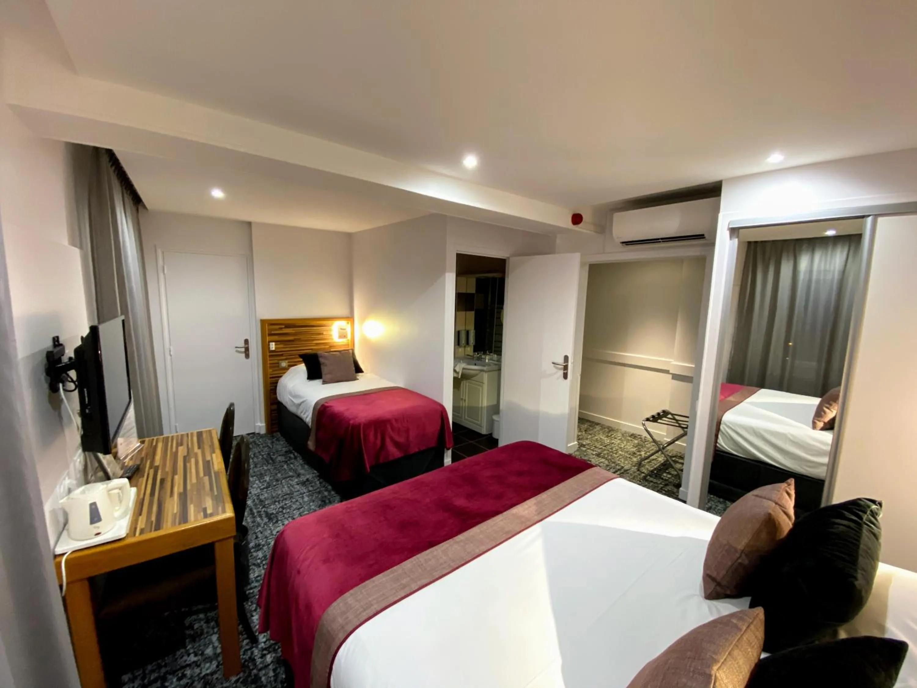 Photo of the whole room, Bed in Logis - Le Christina