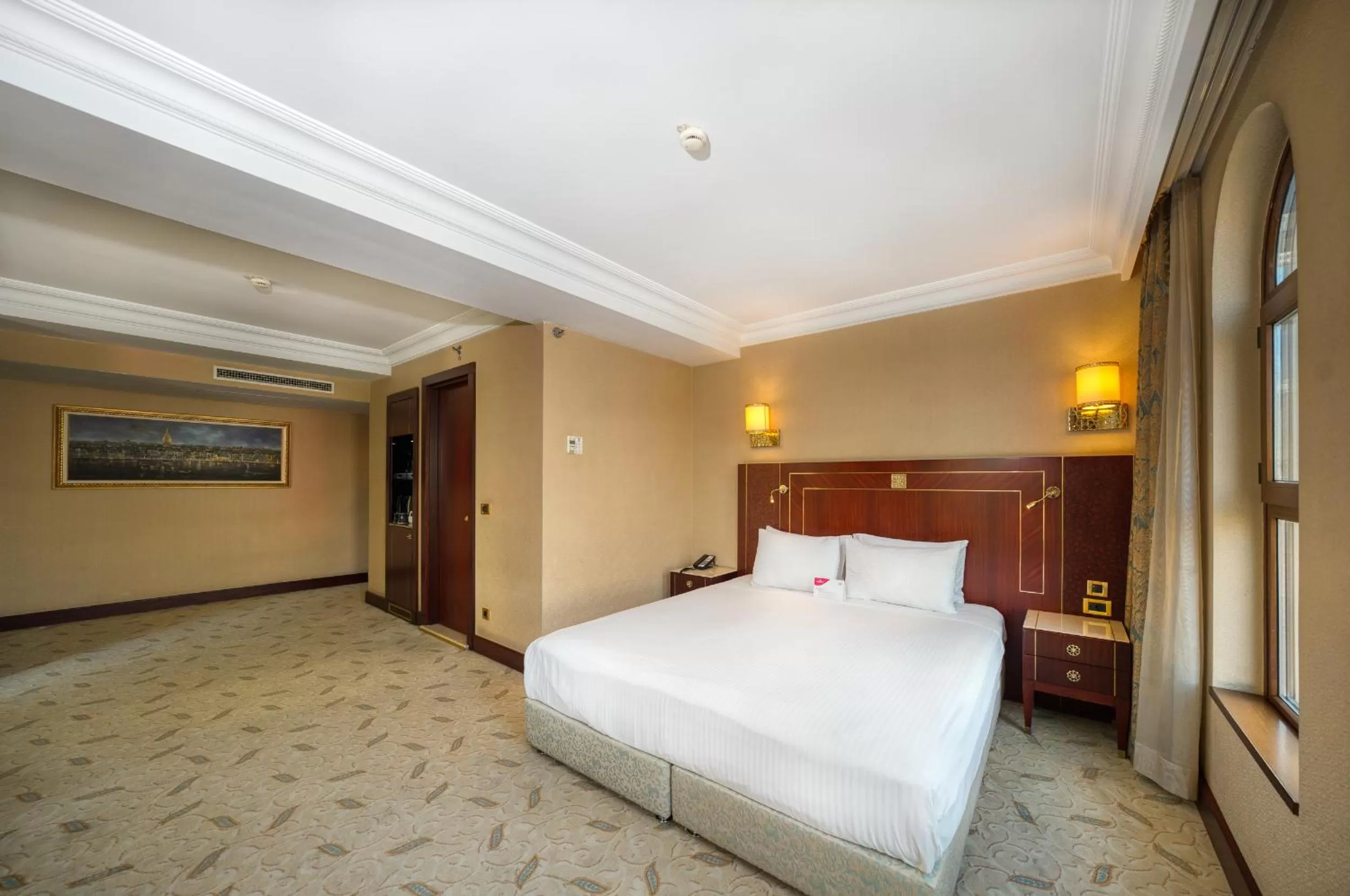 Bedroom, Bed in Crowne Plaza Istanbul - Old City by IHG