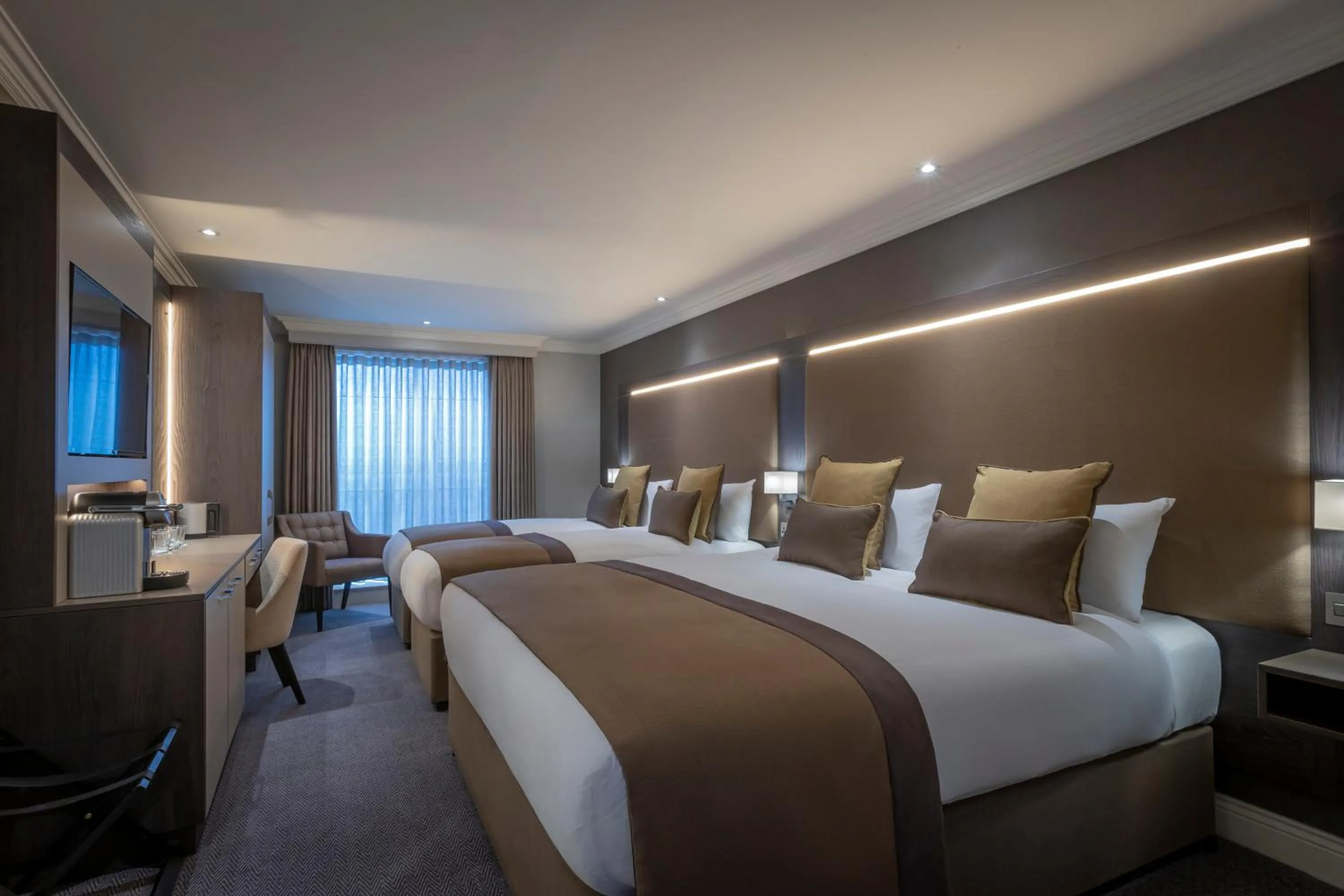 Bedroom, Bed in Belvedere Hotel, Dublin City Centre