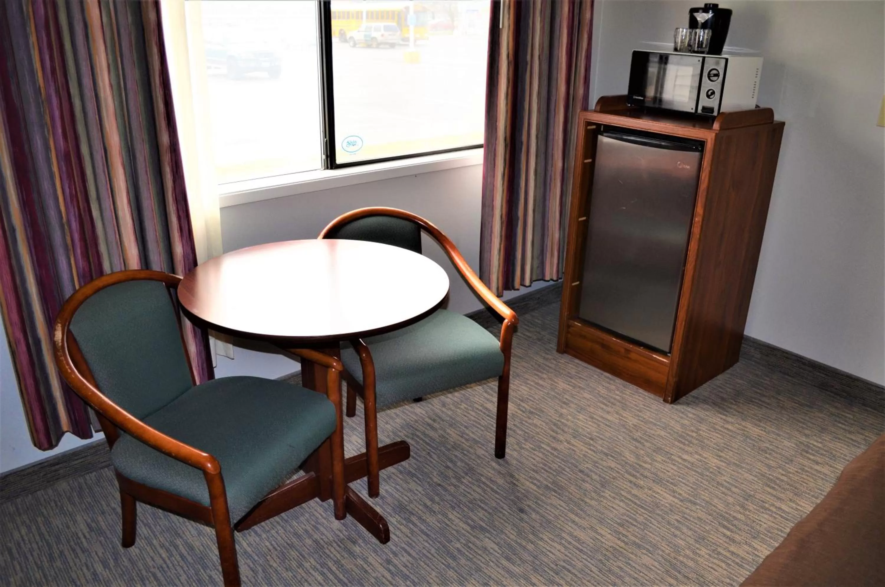 Living room, Seating Area in Shilo Inns Suites The Dalles