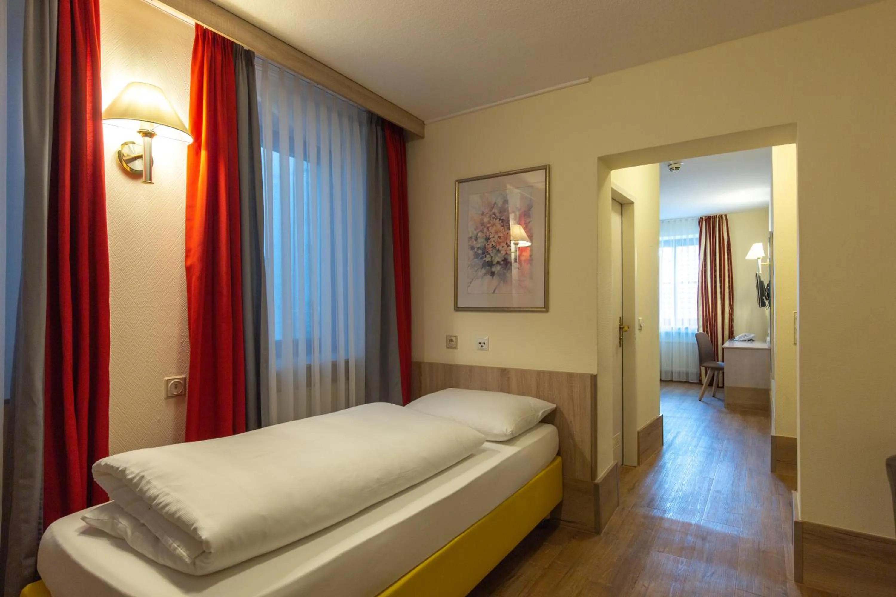 Photo of the whole room, Bed in Hotel Residence