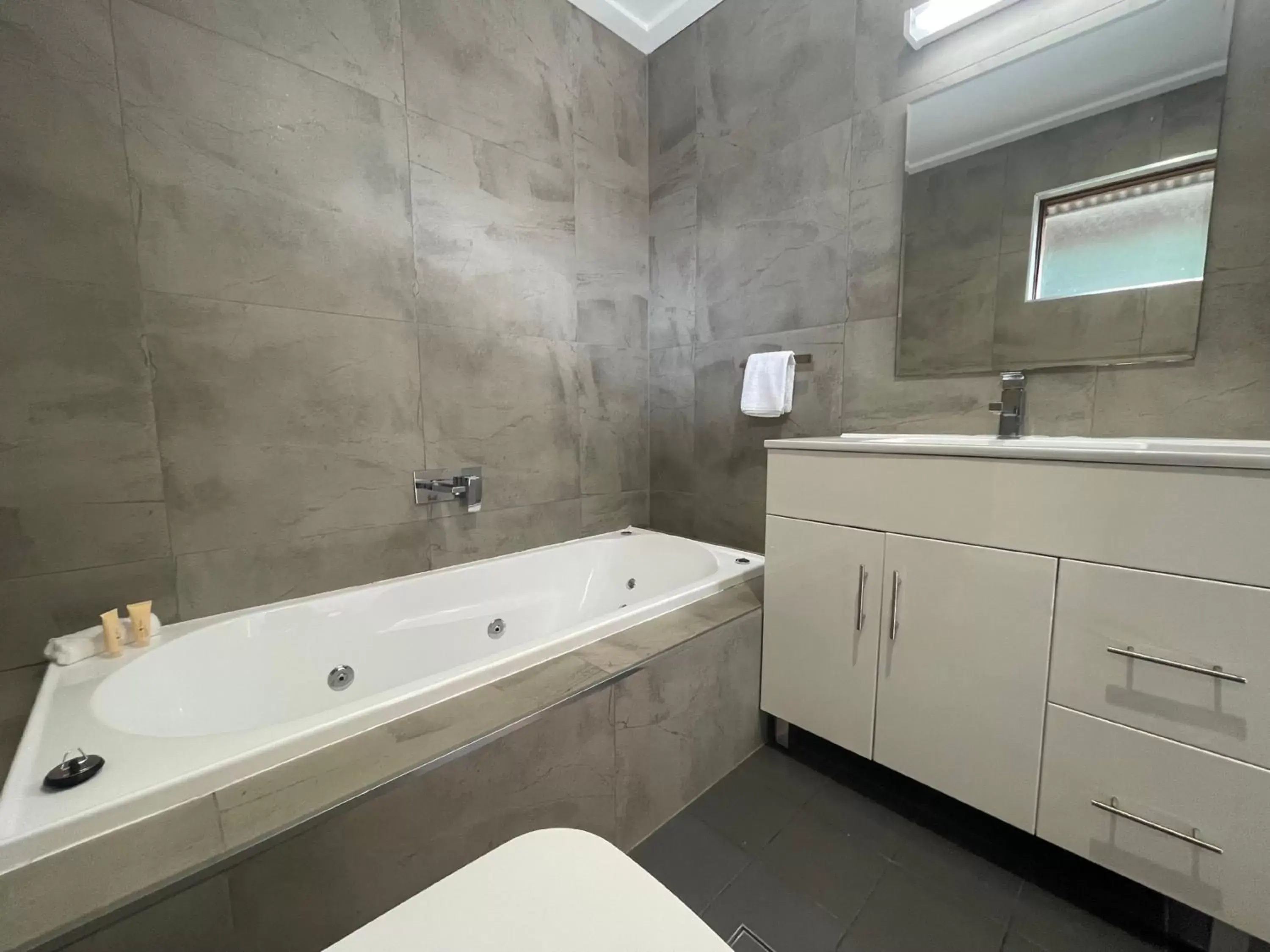 Deluxe Family Suite in Town & Country Motor Inn Deluxe Family Suite in Town & Country Motor Inn