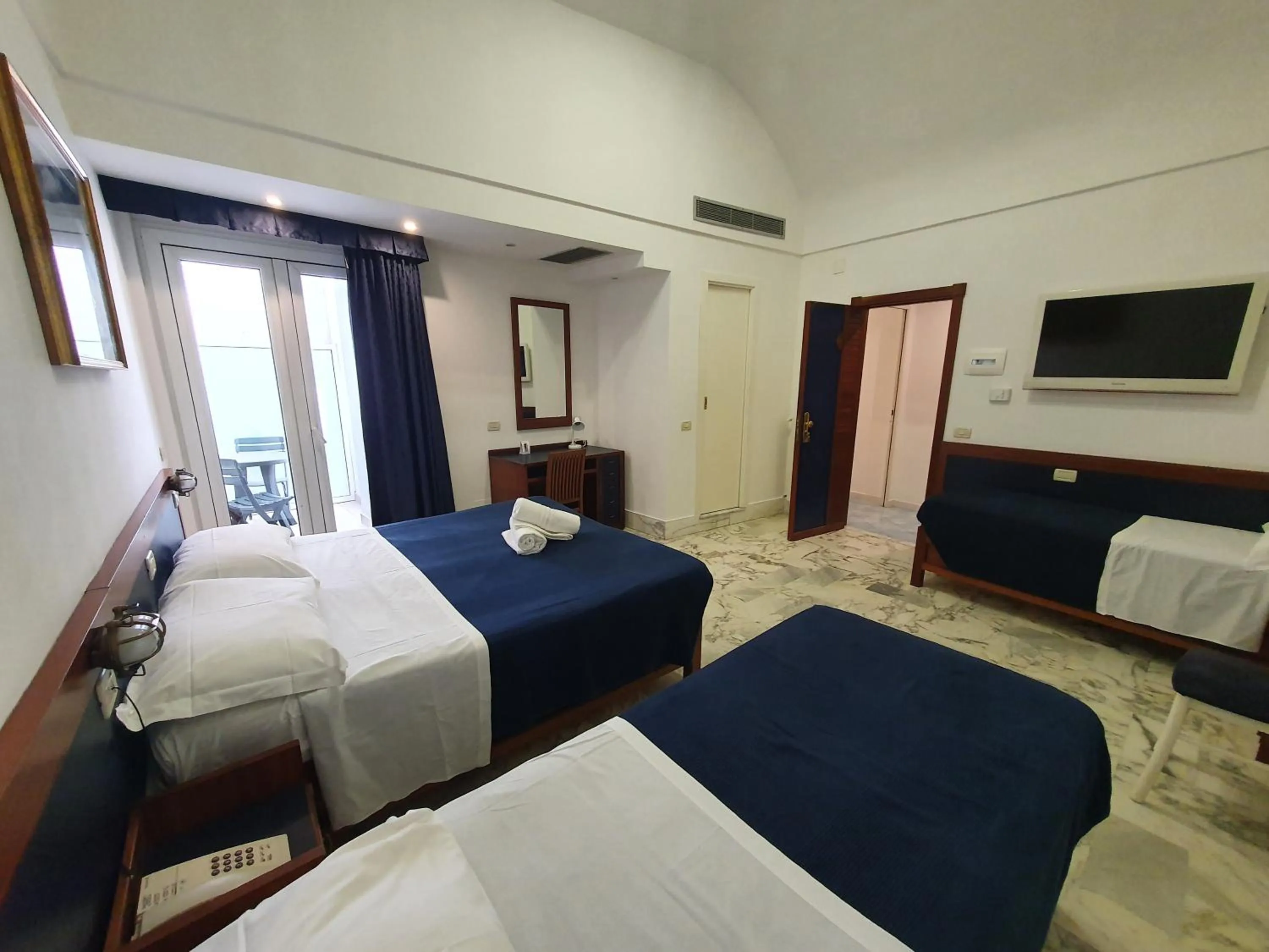 Classic Quadruple Room in Hotel Il Faro