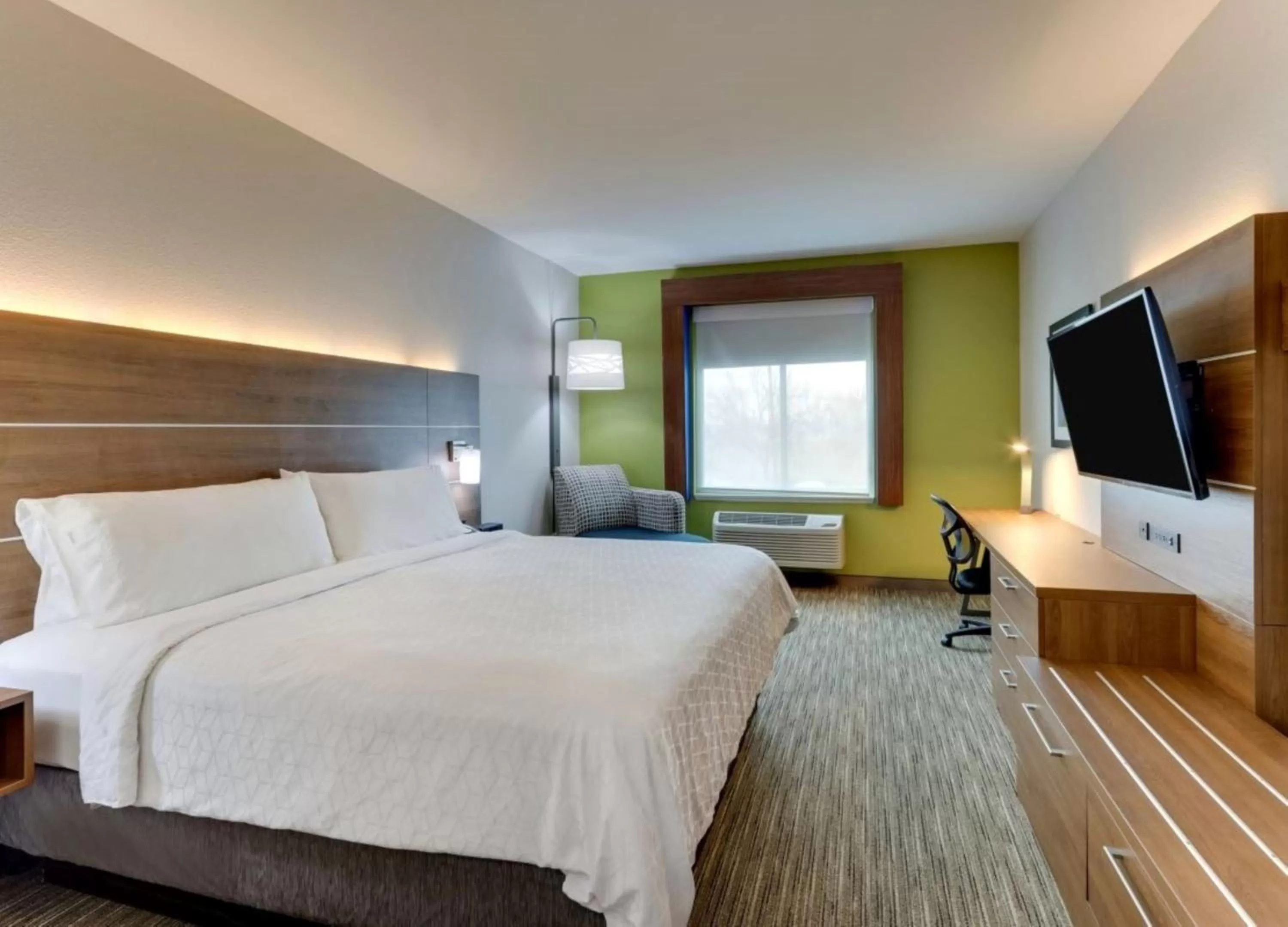 King Room in Holiday Inn Express Hotel & Suites Mankato East, an IHG Hotel