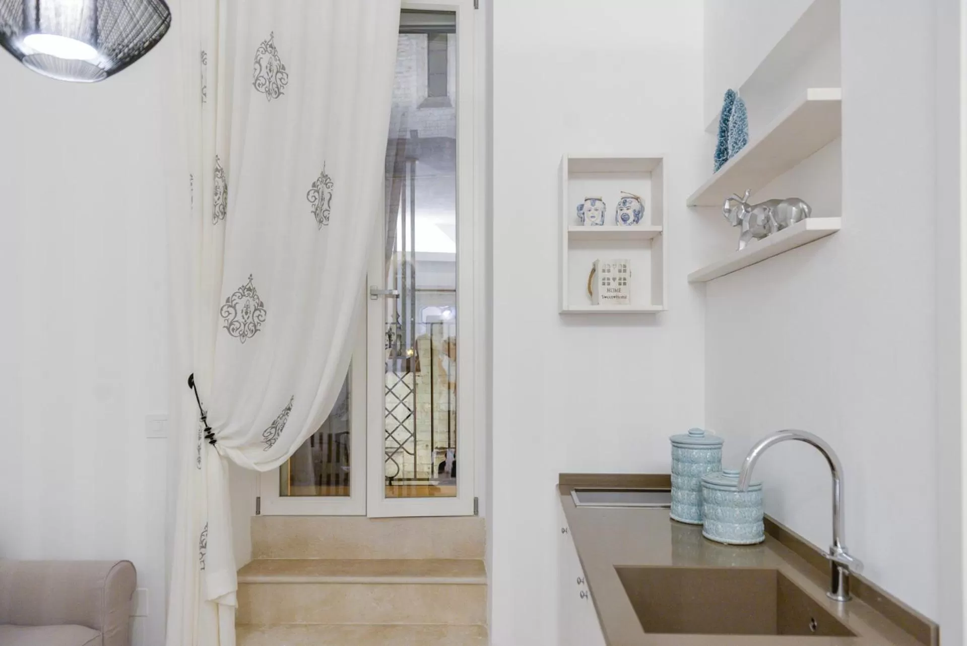 Kitchen or kitchenette in Mare Versus Luxury Suites