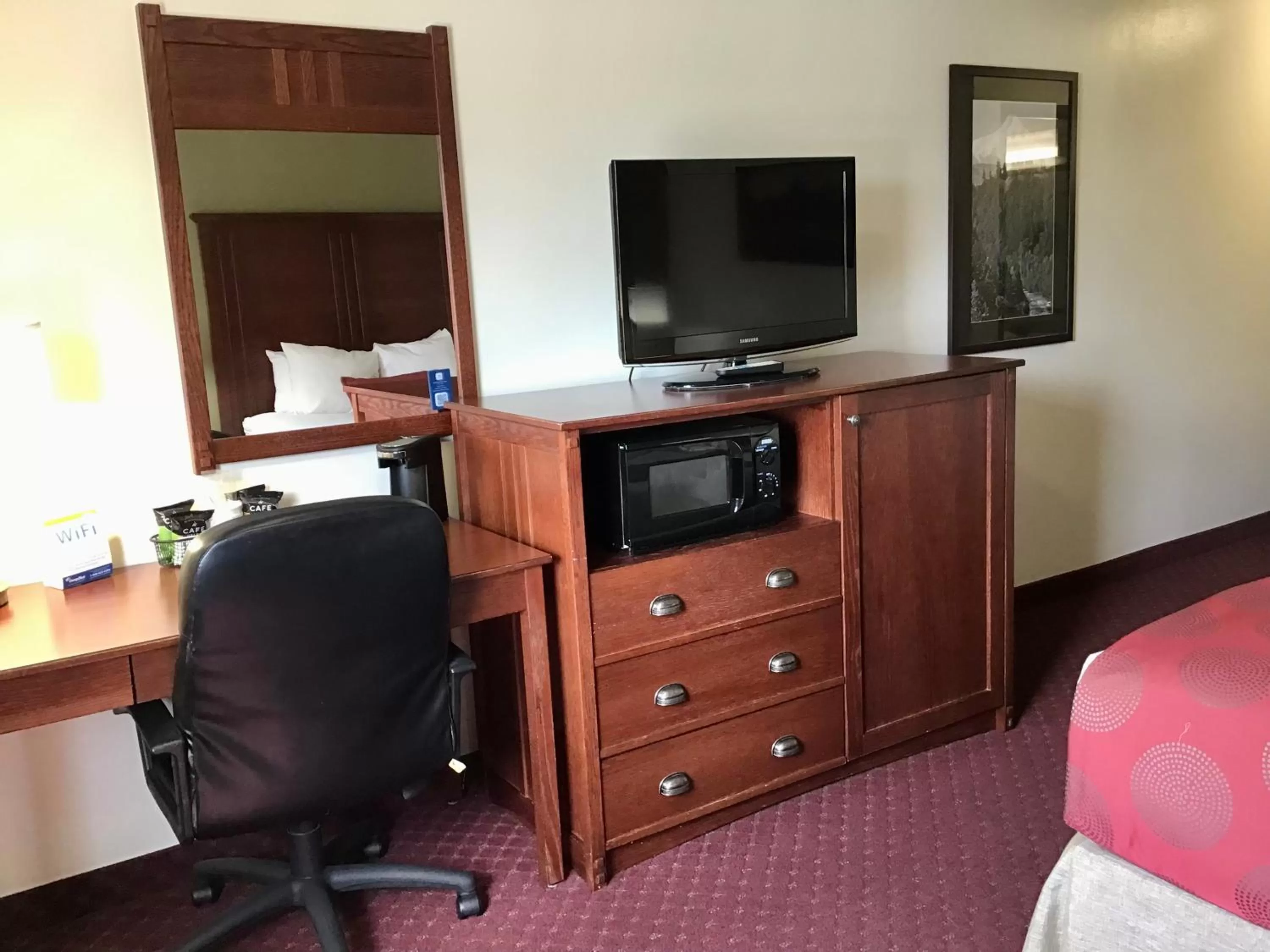 TV and multimedia, Bed in Baymont by Wyndham Bozeman