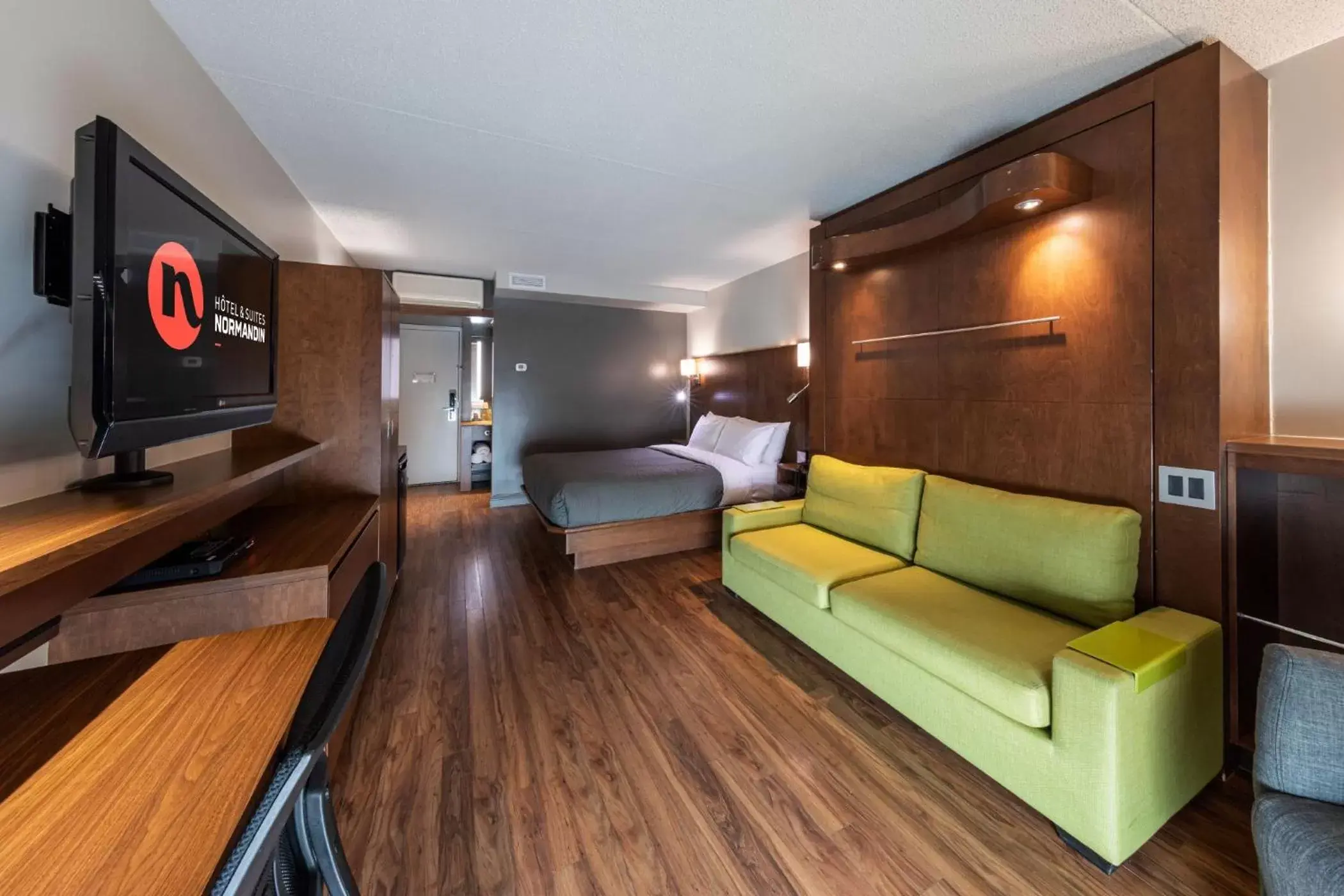 Deluxe Queen Room (4 Adults) in Hôtel & Suites Normandin Québec Deluxe Queen Room (4 Adults) in Hôtel & Suites Normandin Québec