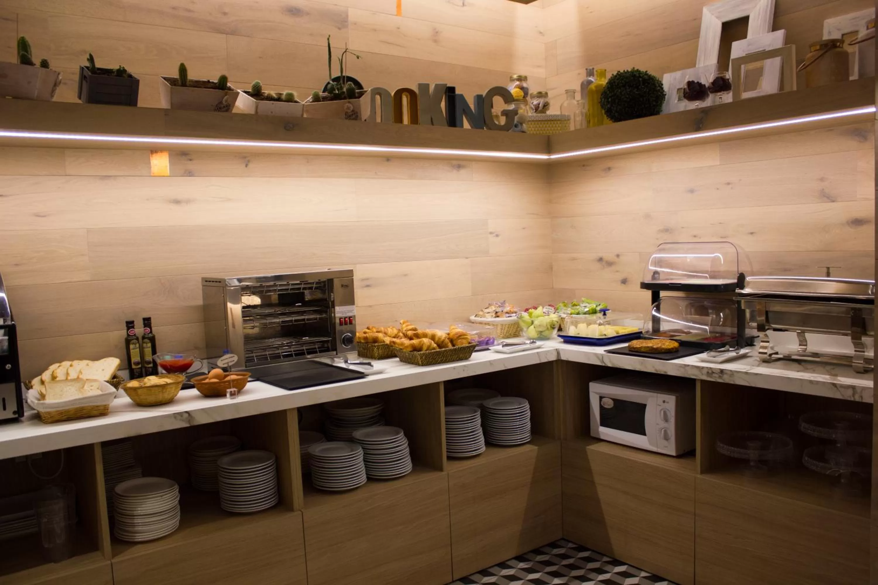 Restaurant/places to eat in Hotel Gran Via