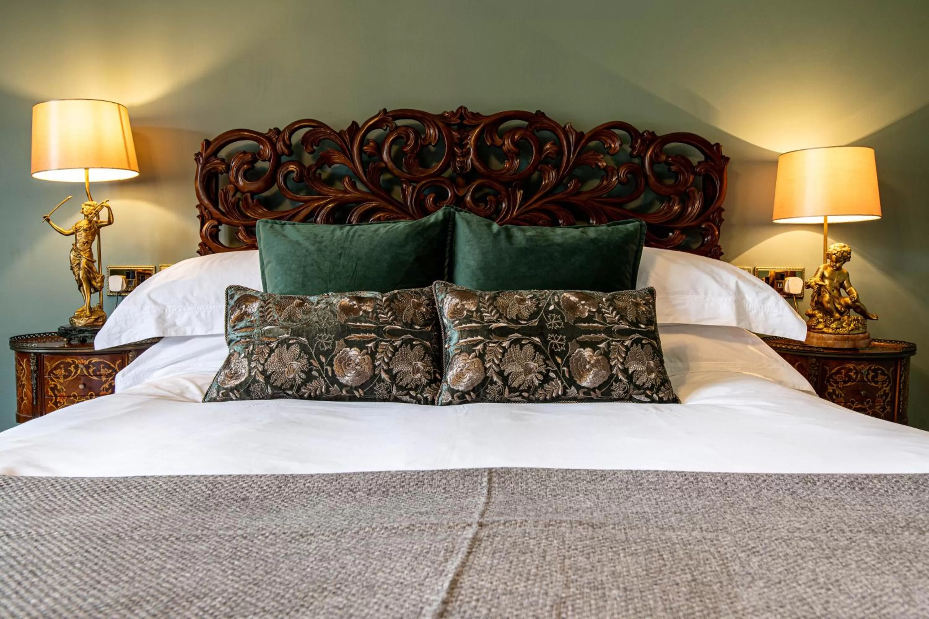 Bed in Melville Castle Hotel