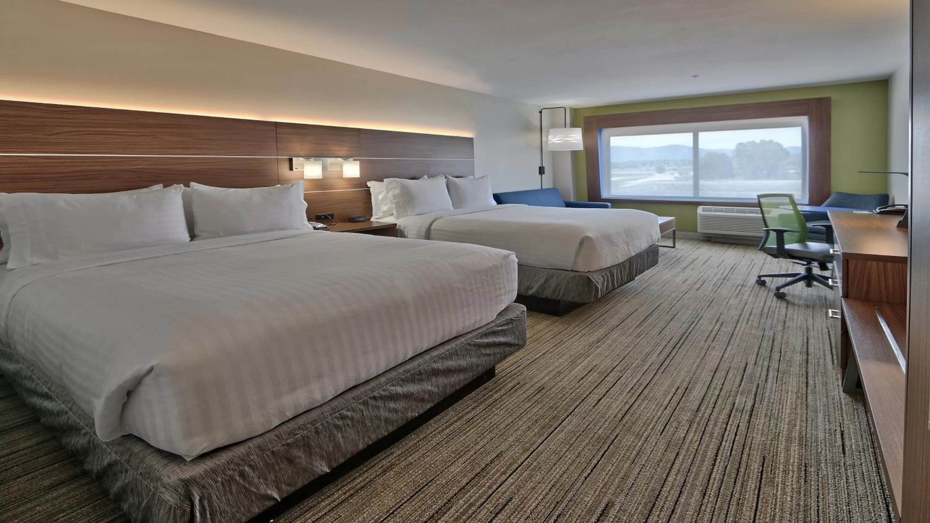 Photo of the whole room, Bed in Holiday Inn Express & Suites Broomfield by IHG