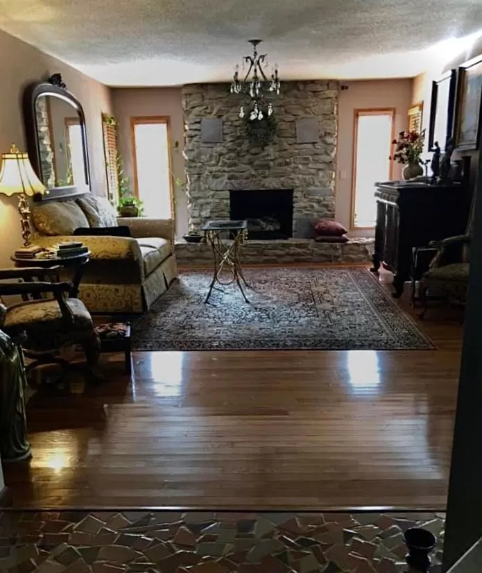 Living room, Seating Area in WINNIE'S BED & BREAKFAST