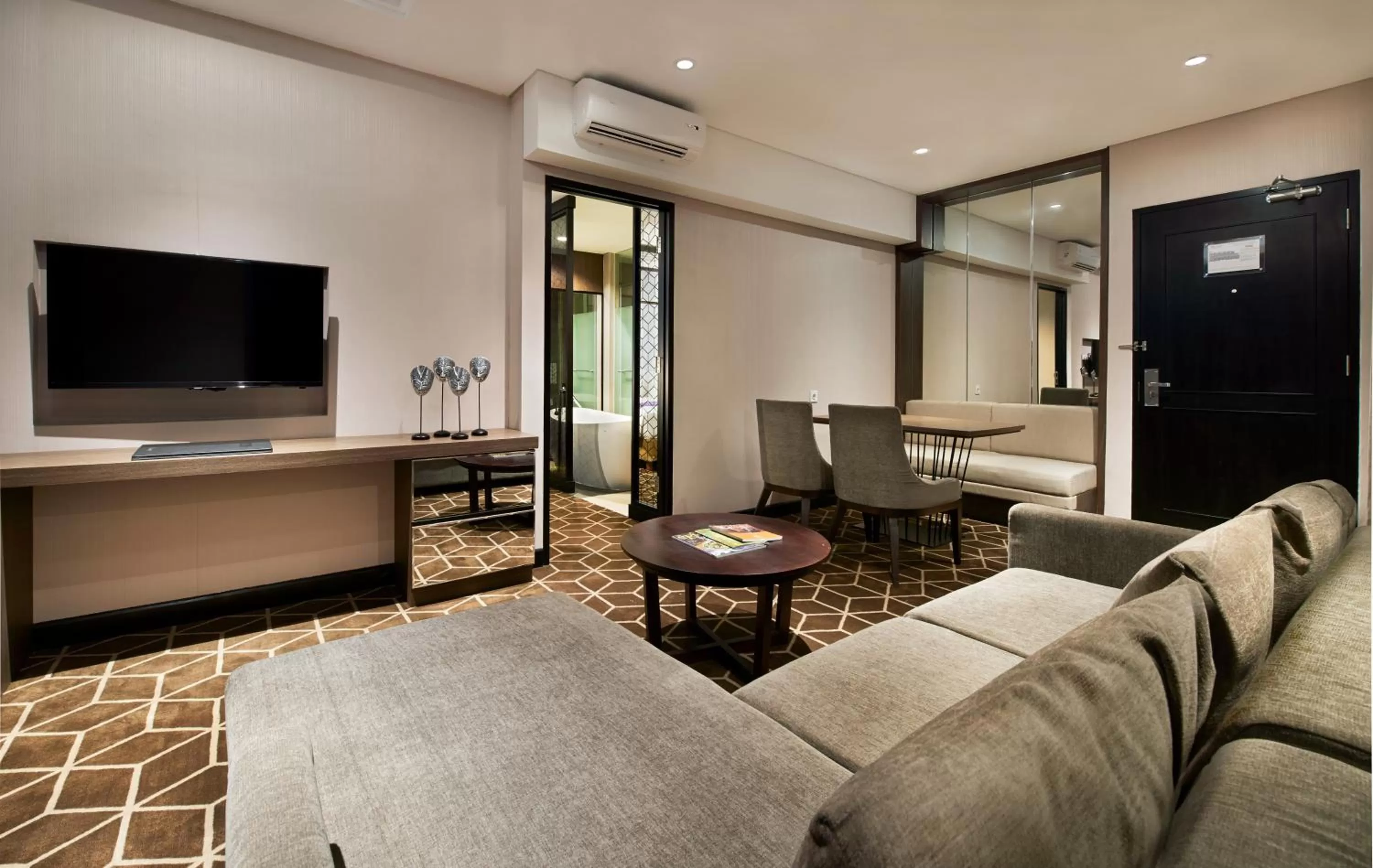 TV and multimedia in Swiss-Belinn Tunjungan Surabaya