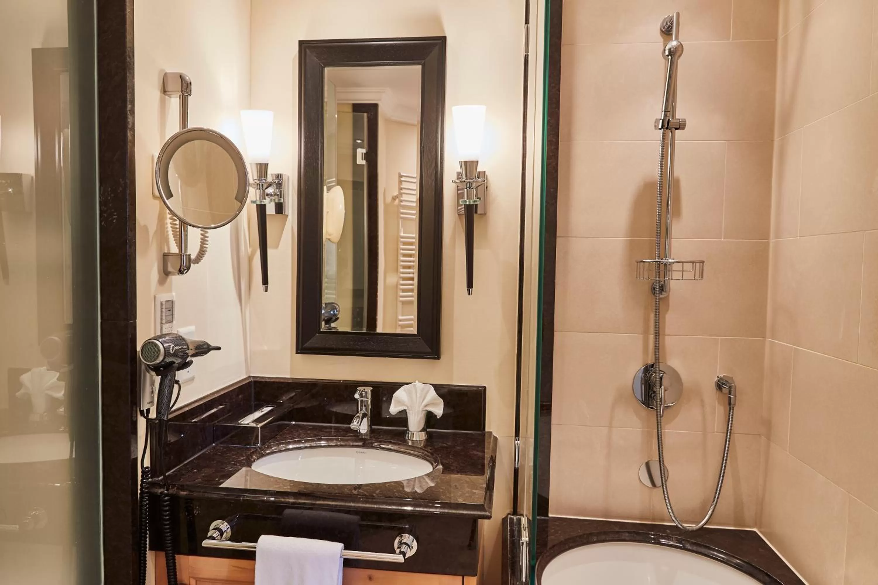 Bathroom in Steigenberger Icon Grandhotel Belvédère