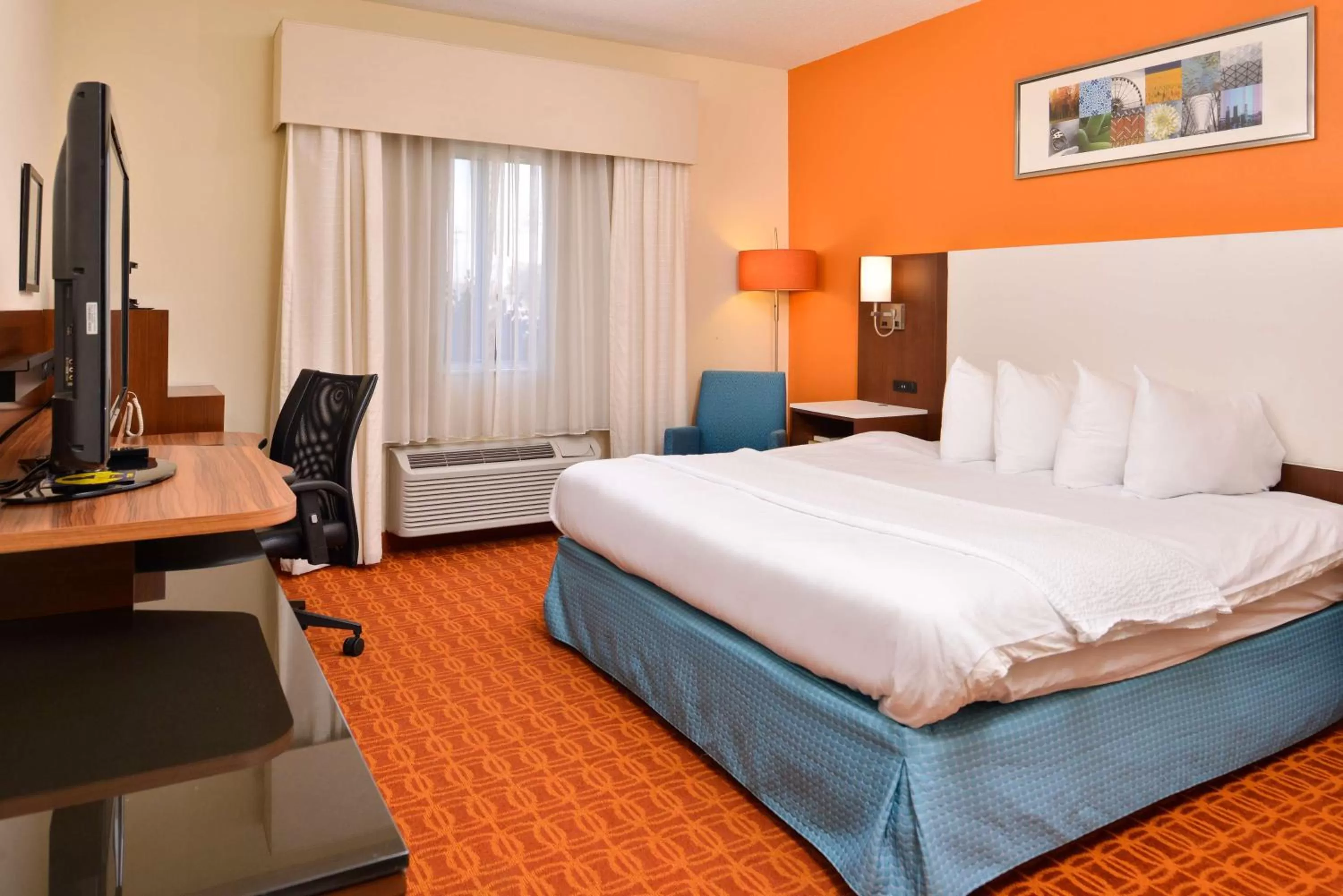 King Room - Mobility Accessible with Roll-in Shower in SureStay Plus Hotel by Best Western Ottumwa