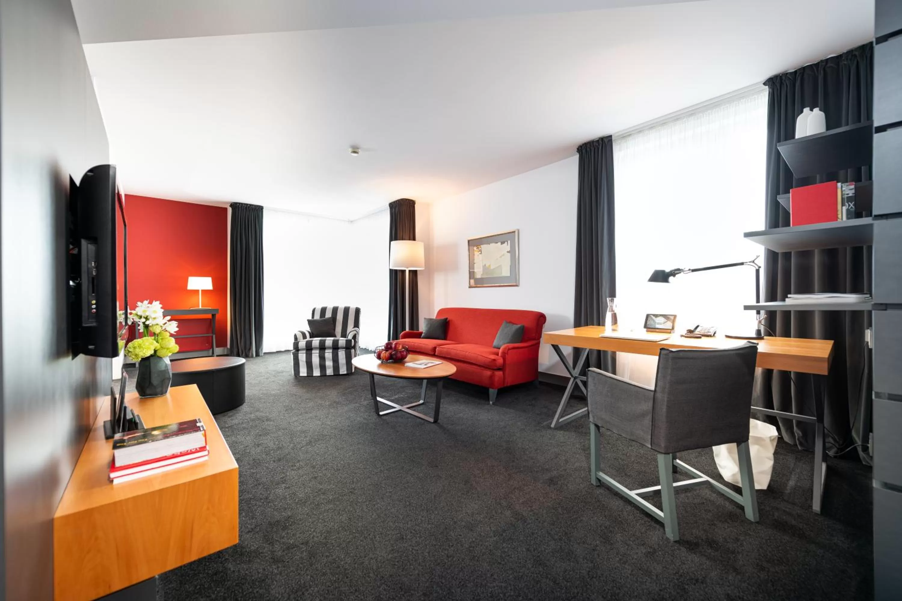 Living room in THE MADISON Hotel Hamburg