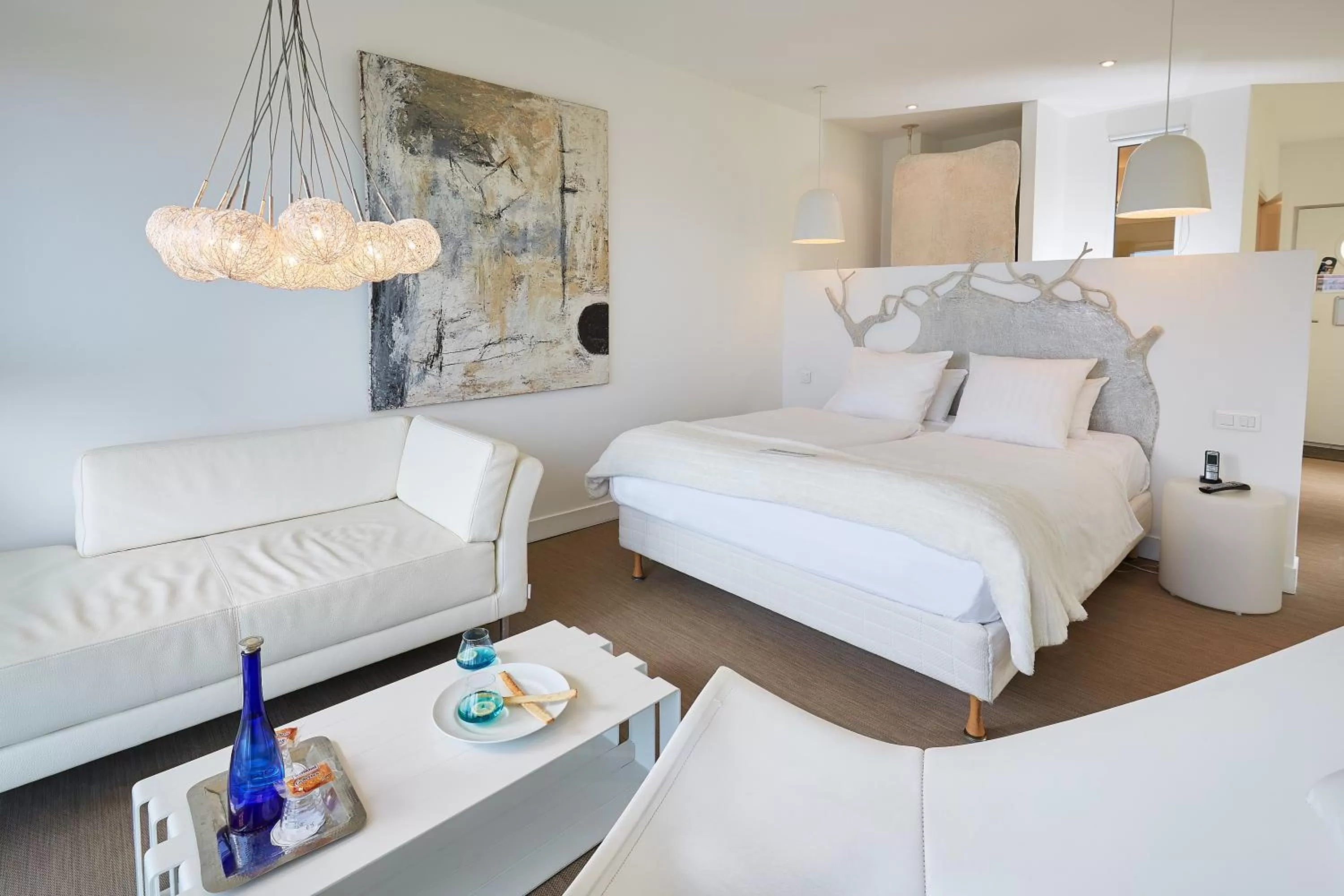 Bed in The Originals Hôtel Le Cise Restaurant Chambres et Suites