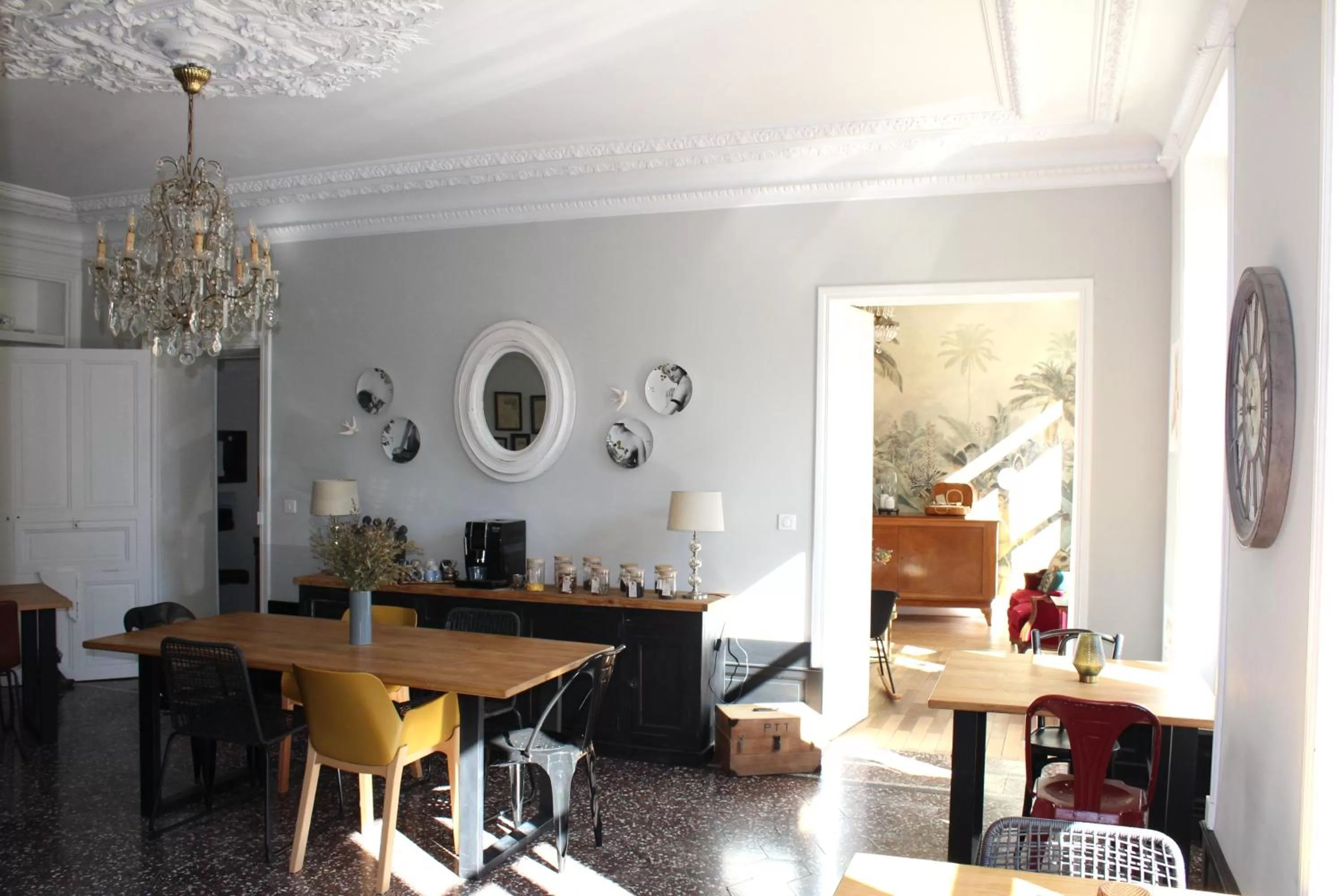 Restaurant/places to eat in La Grande Maison