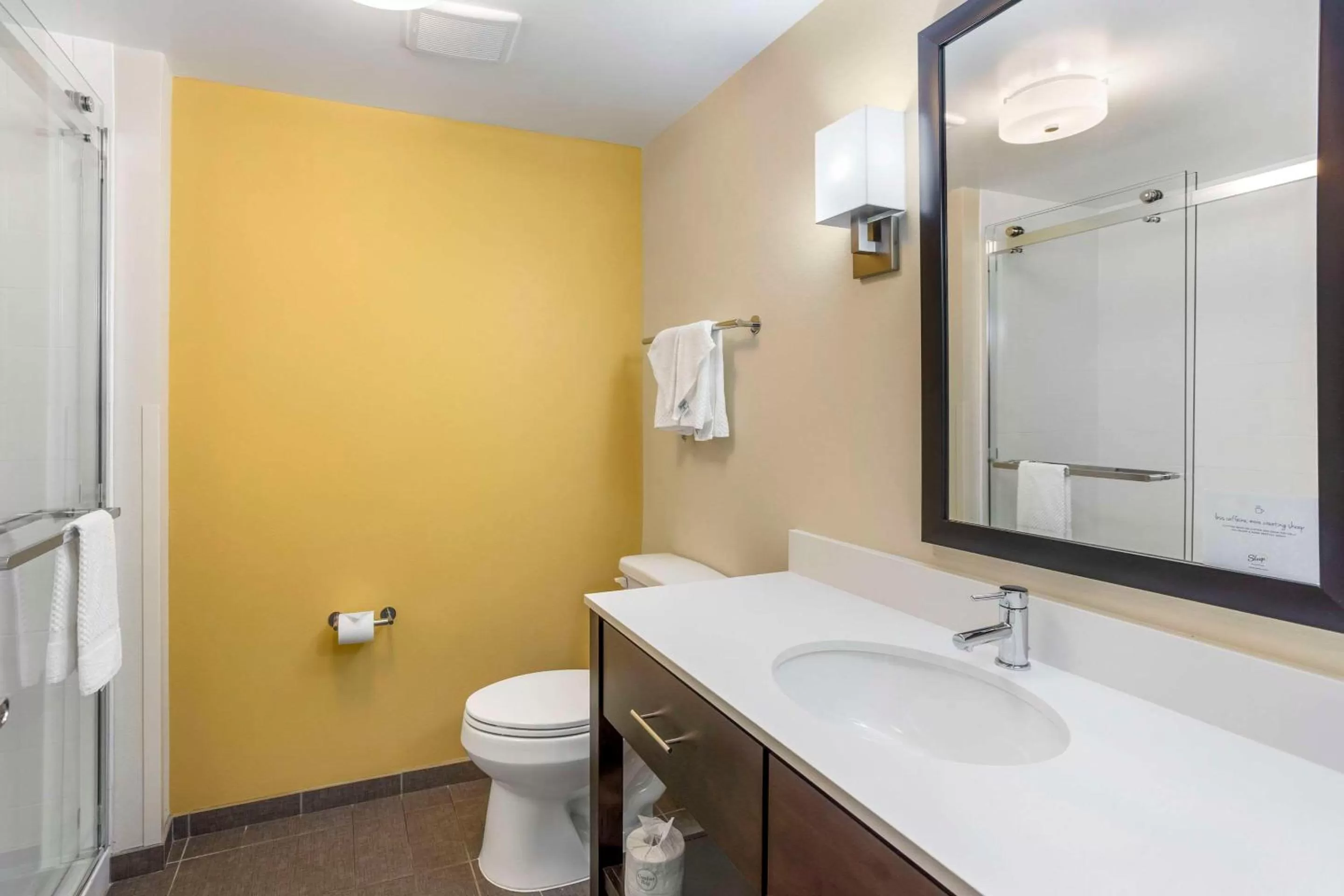 Bedroom in Sleep Inn North - Central York