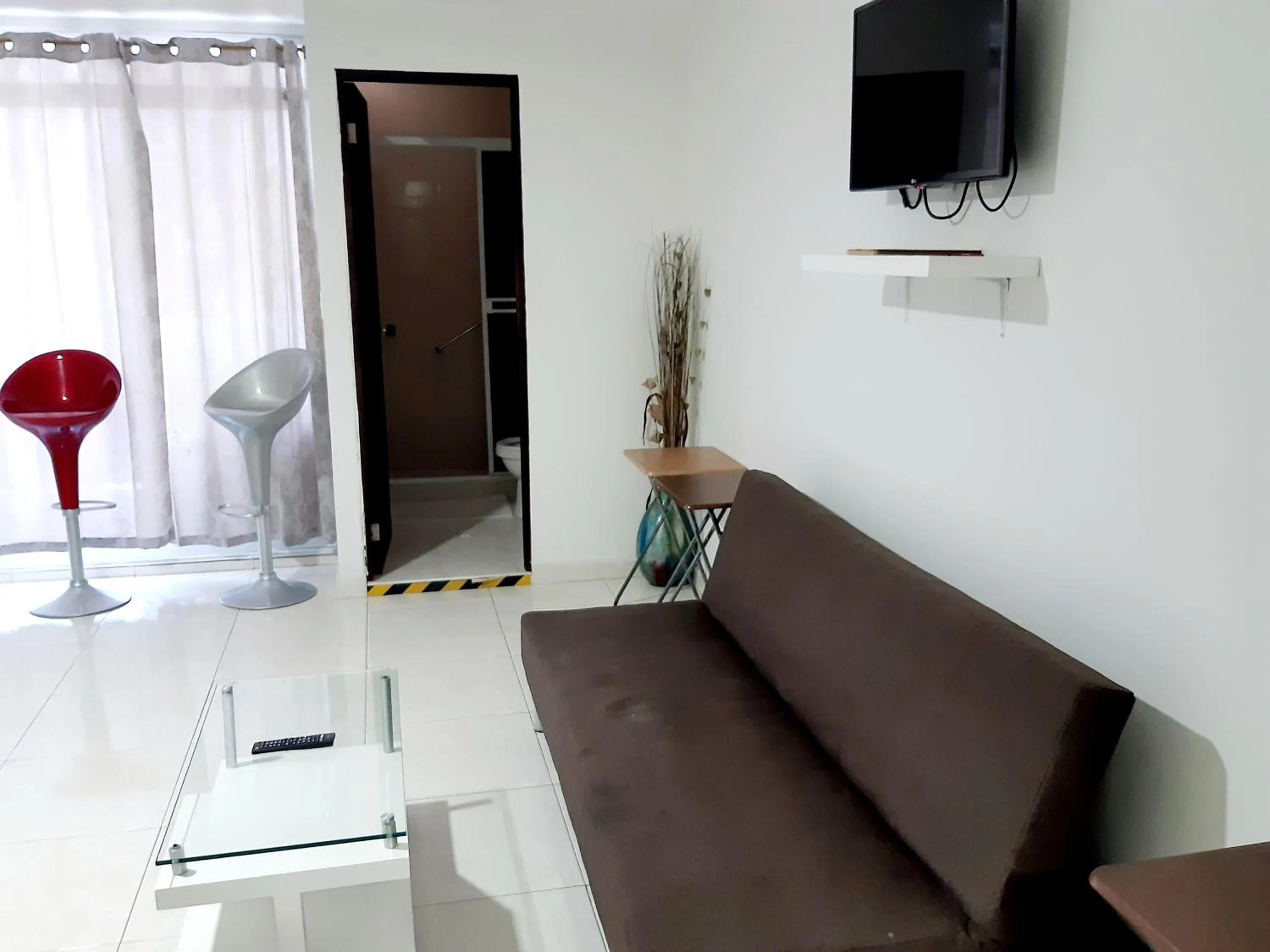 Living room in Blue Emerald Inn