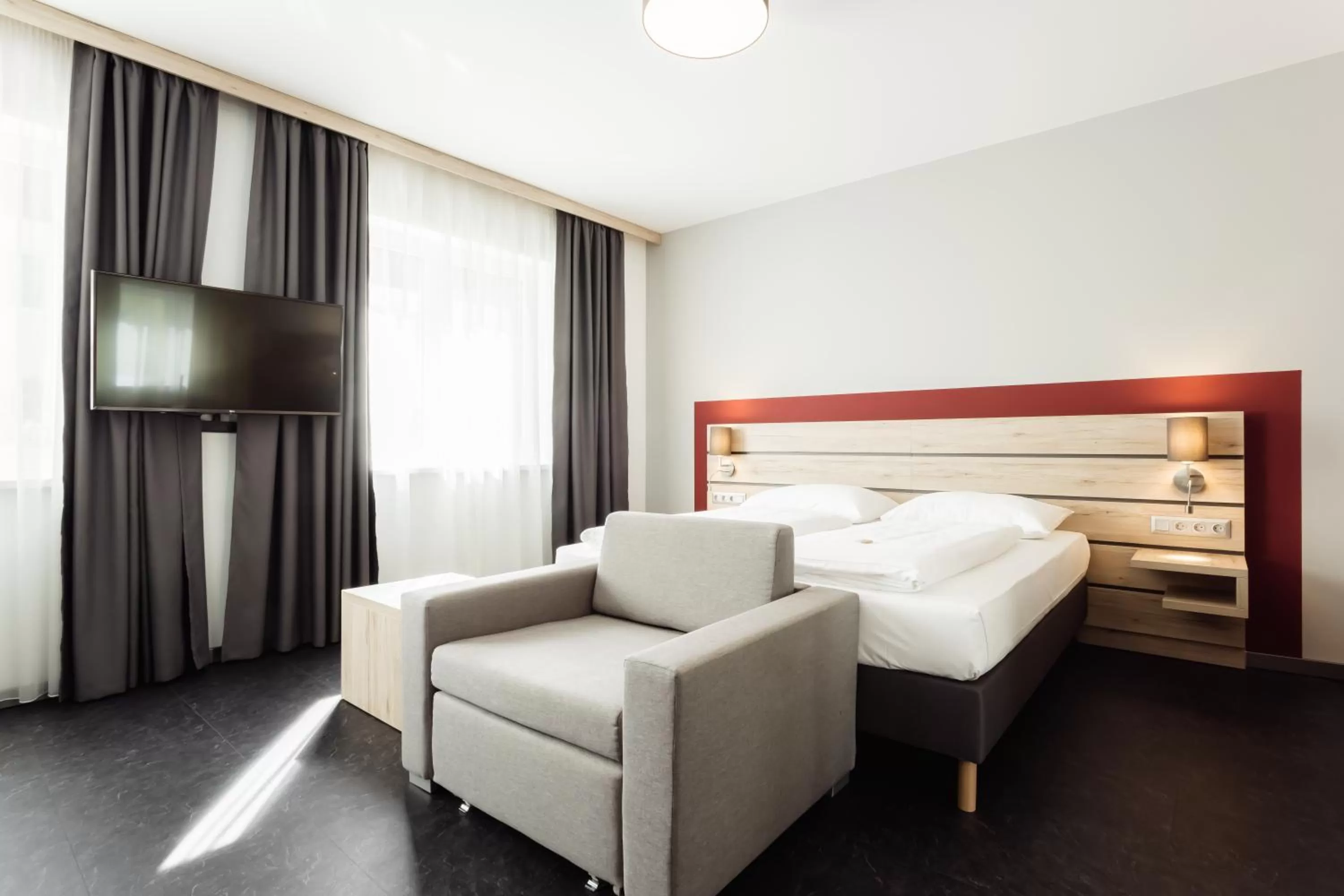 Staff, Bed in Hotel Smart Liv'in