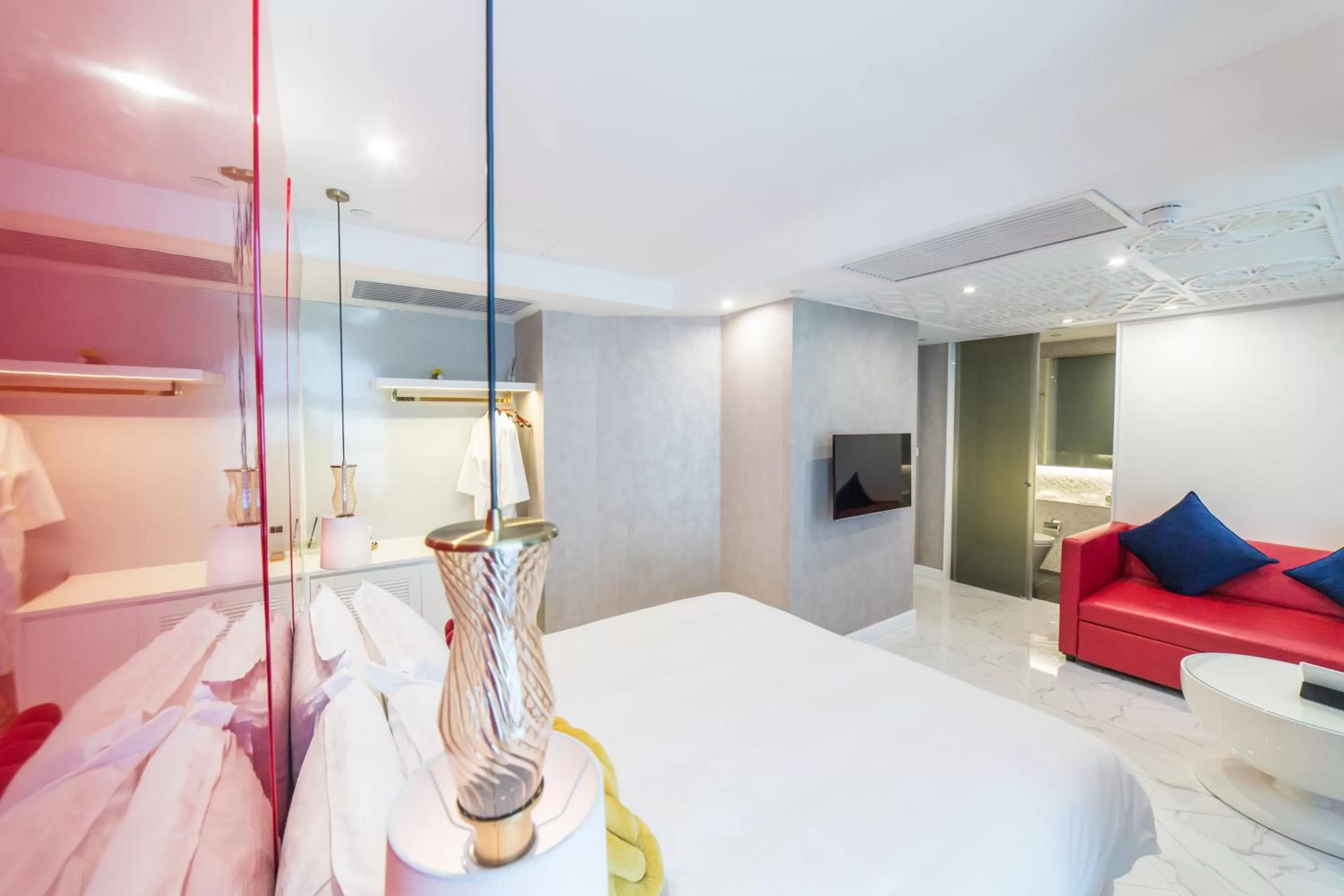 Bed in Tung Nam Lou Art Hotel