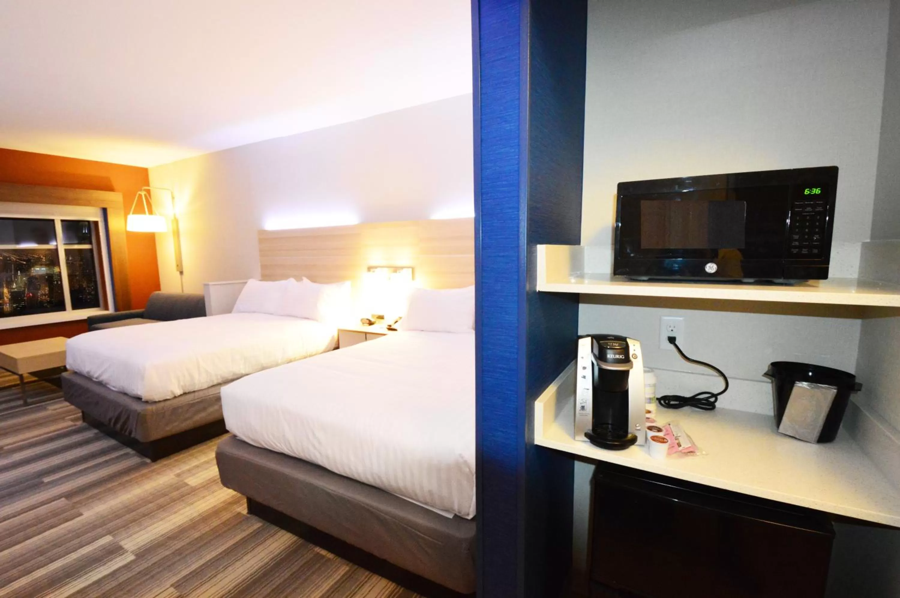 Photo of the whole room, Bed in Holiday Inn Express & Suites Toledo West by IHG