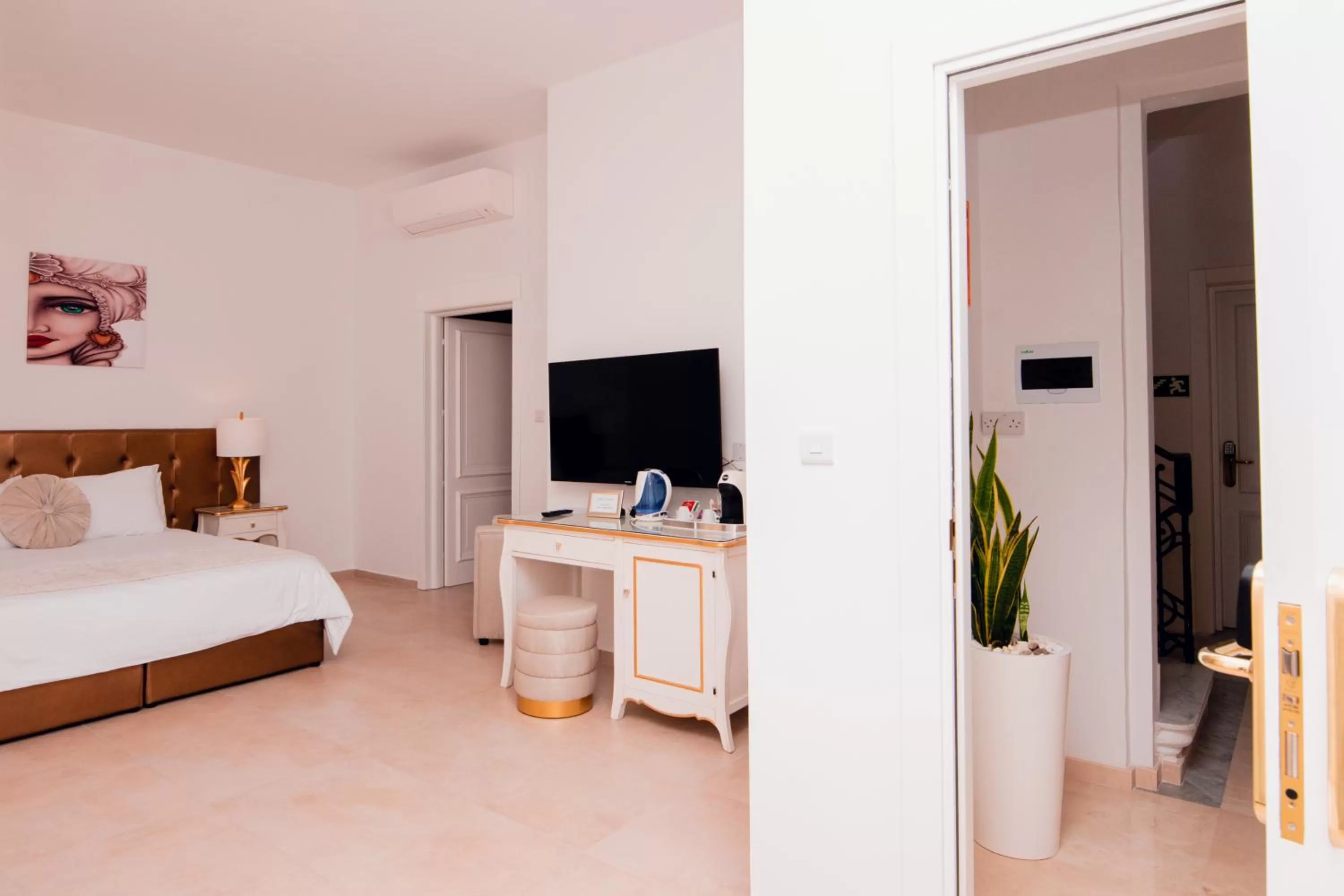 Bed in Giorgio Boutique Hotel