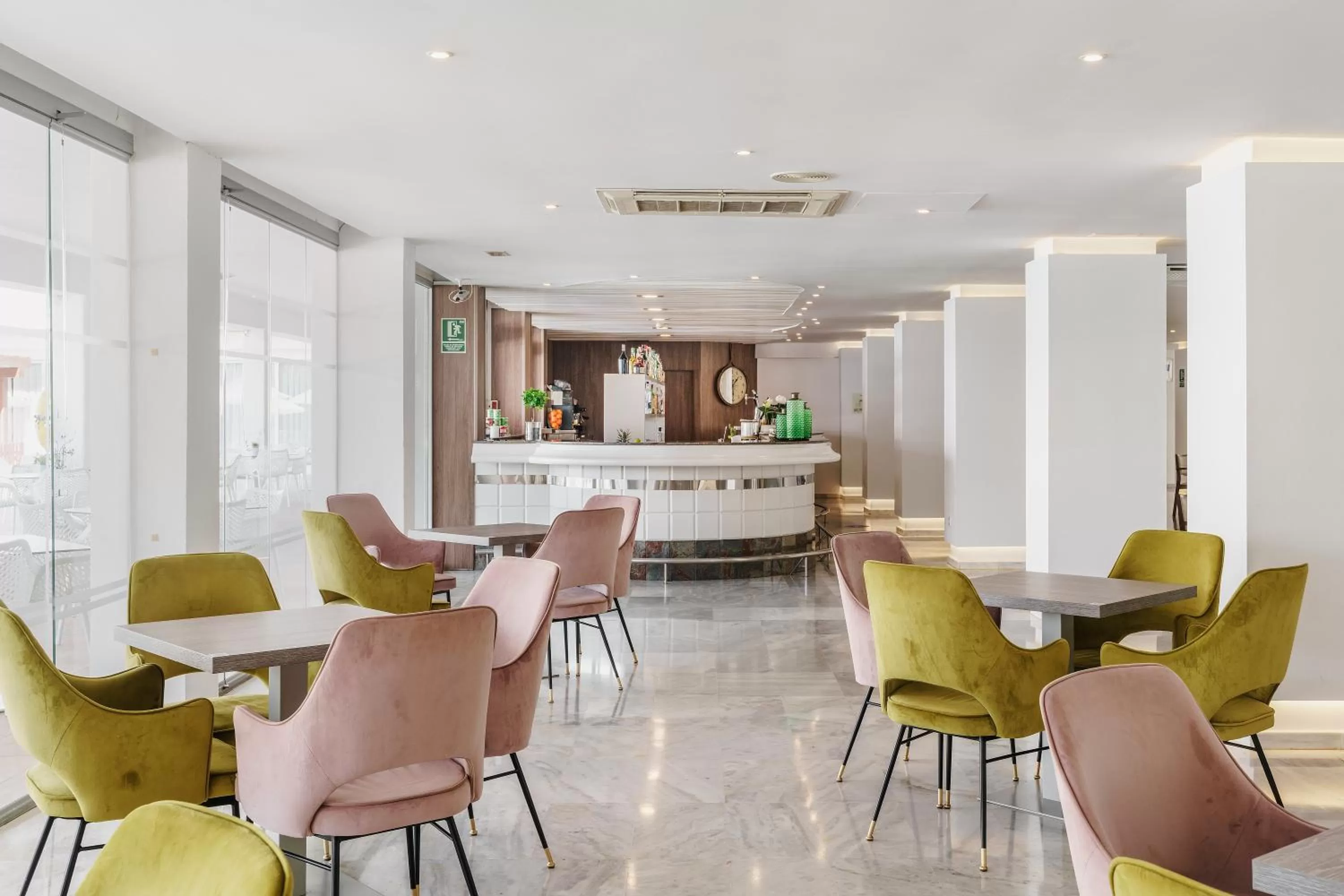 Restaurant/places to eat in Alua Leo