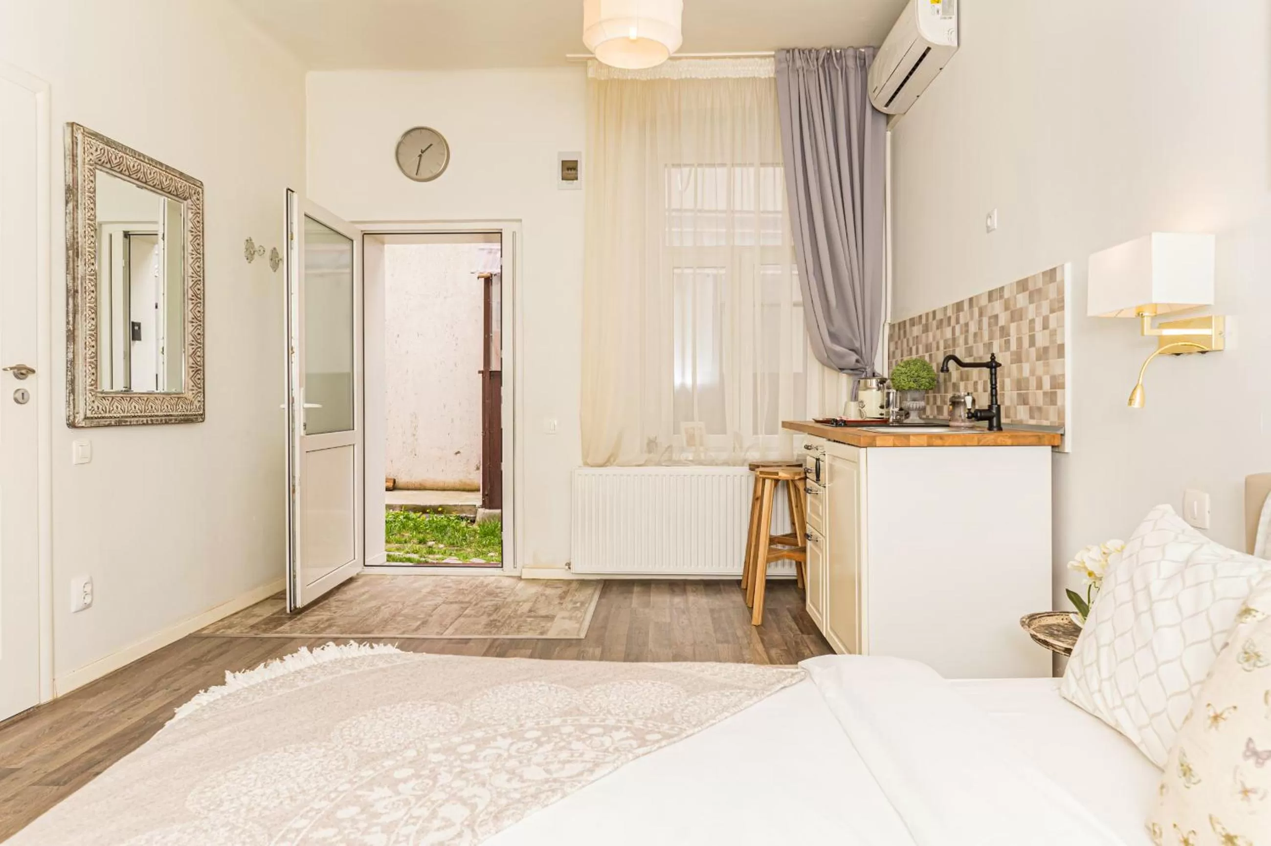 Photo of the whole room, Bed in ALBERT RESIDENCE Brasov with complimentary parking and 10 percent Food and Drinks